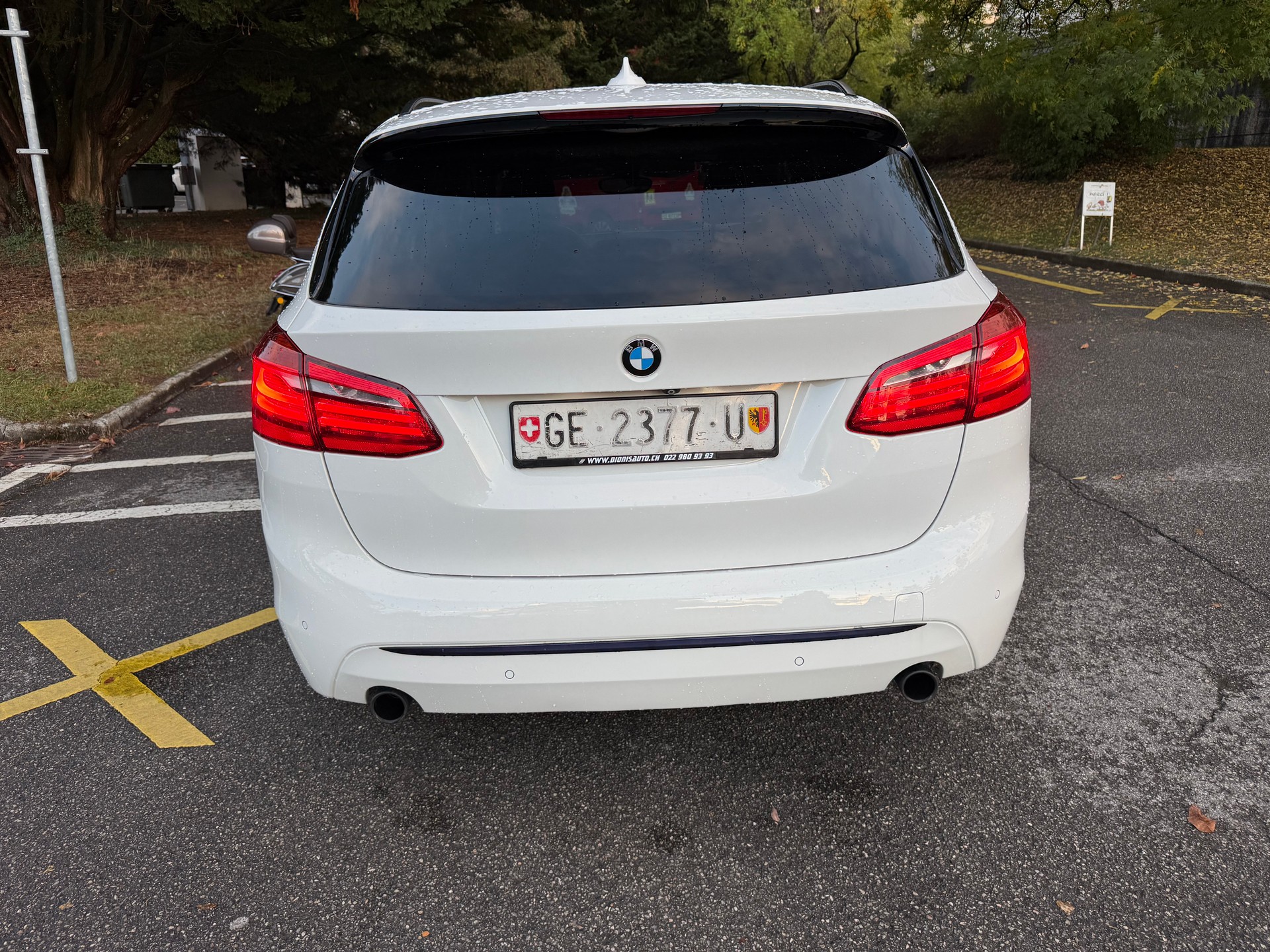 BMW 220i Active Tourer Luxury Line-image-5