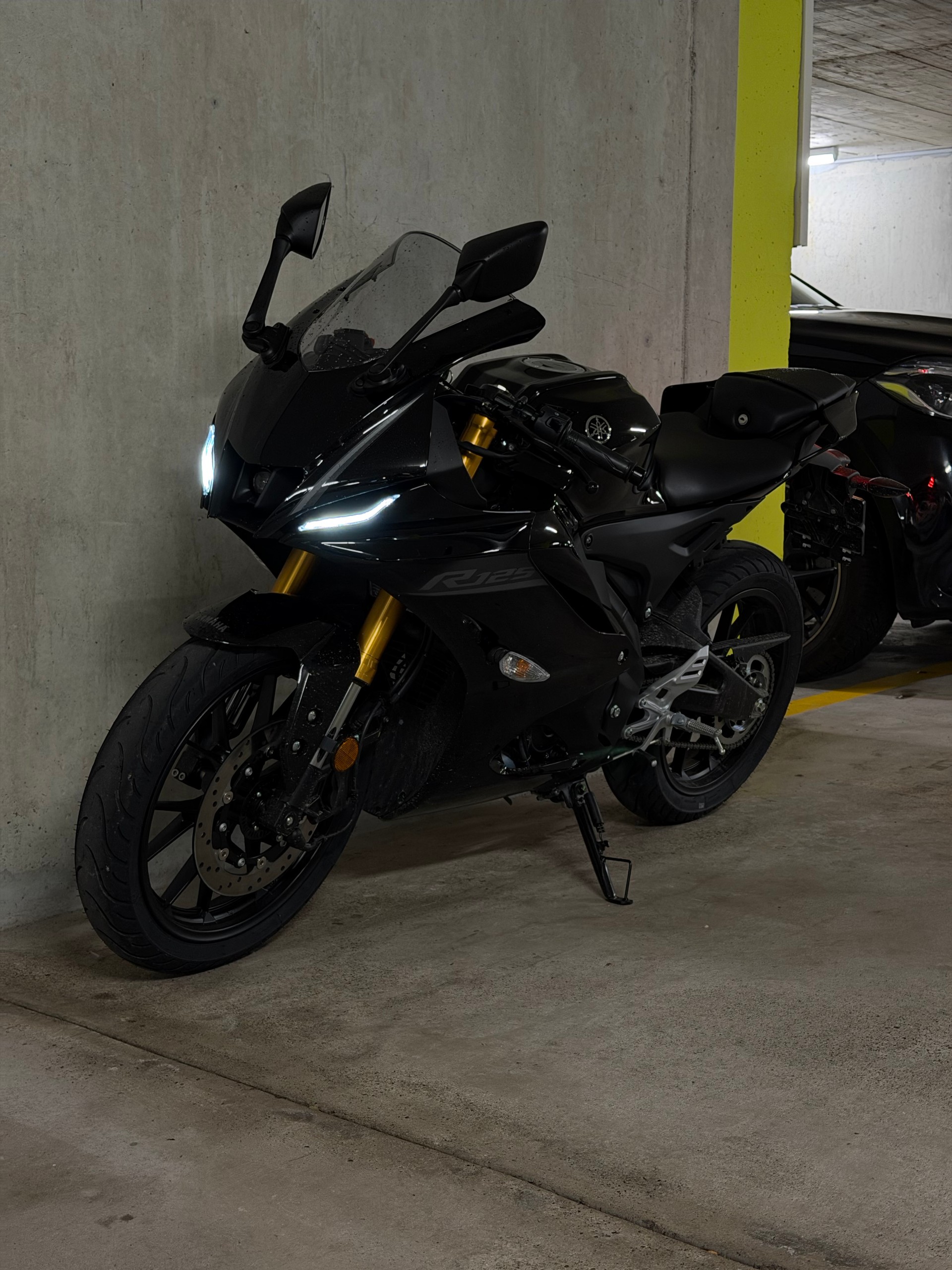 YAMAHA YZF-R 125-image-1