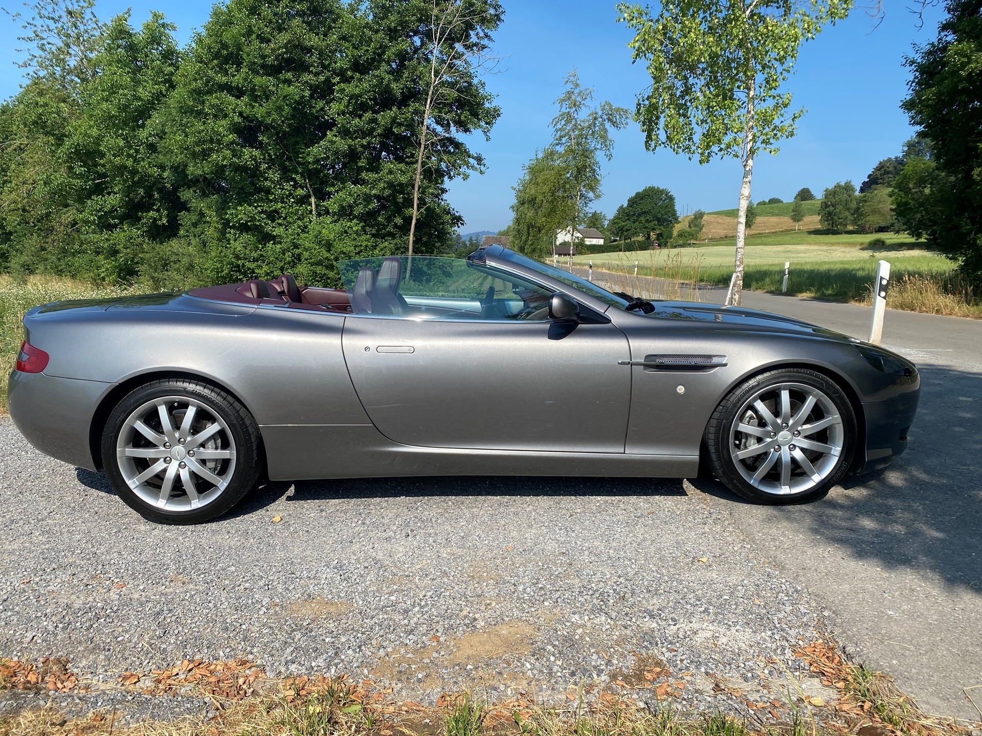 ASTON MARTIN DB9 Volante-image-5