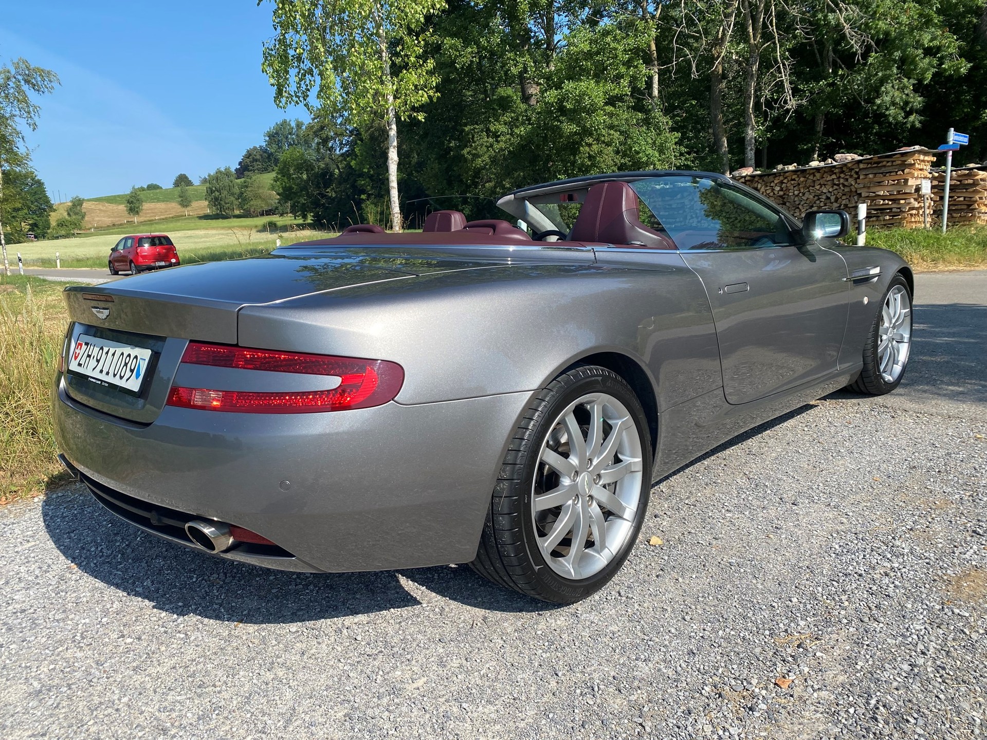 ASTON MARTIN DB9 Volante-image-4