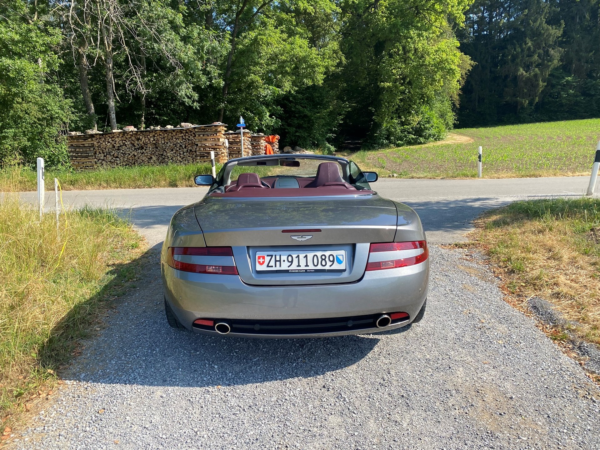 ASTON MARTIN DB9 Volante-image-6