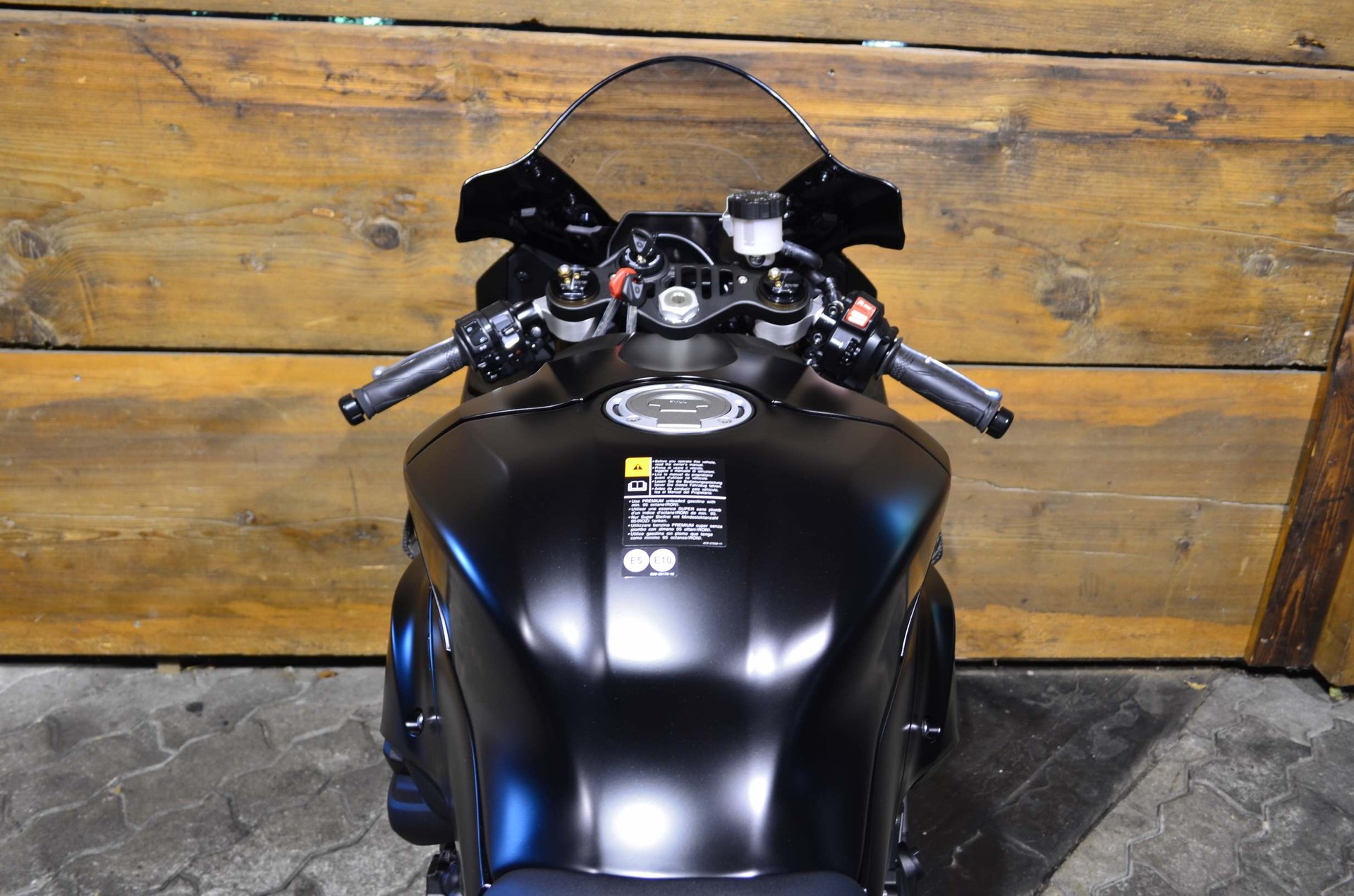 YAMAHA YZF-R1 Race-image-2