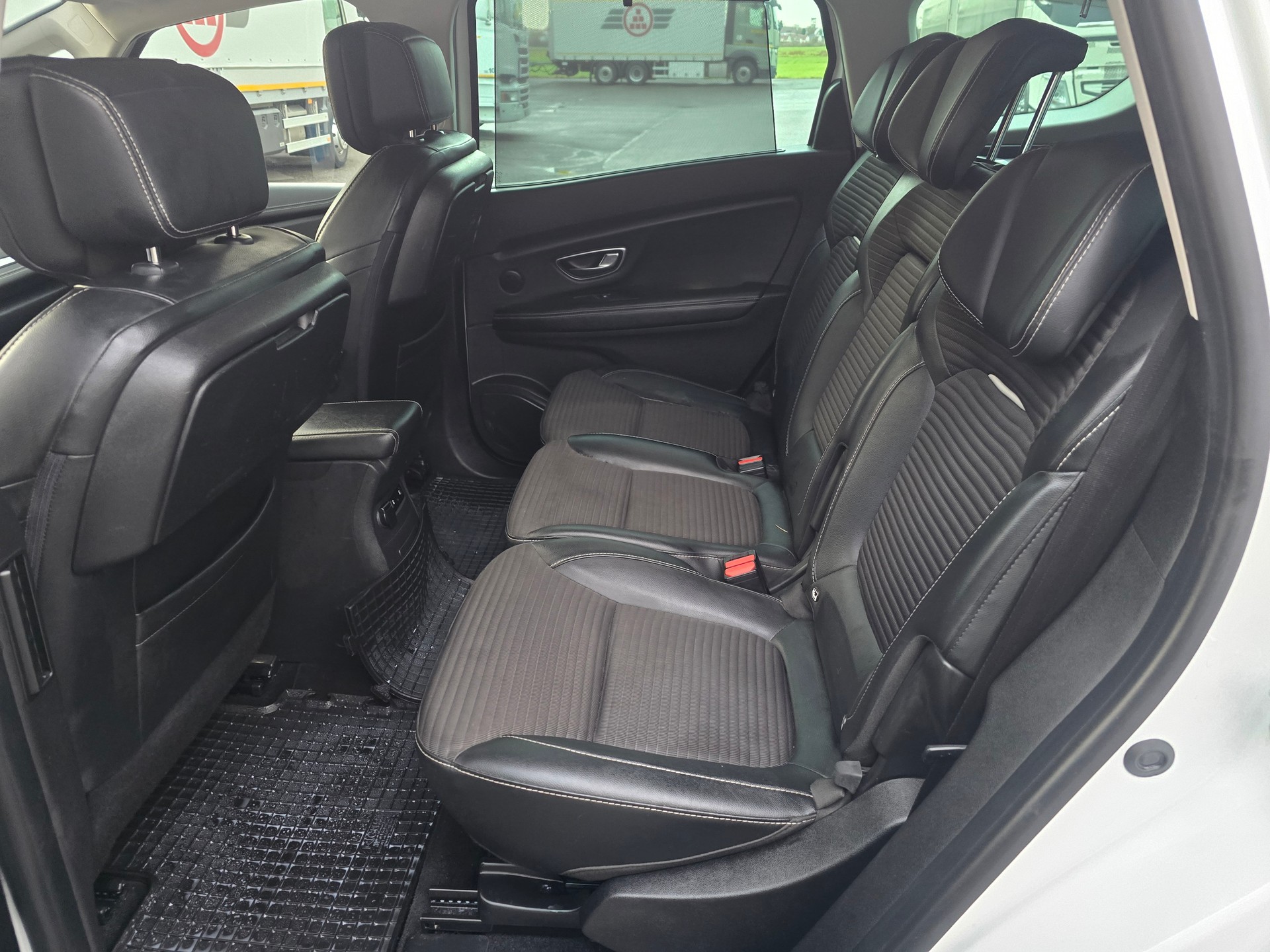 RENAULT Grand Scénic 1.6 dCi Bose EDC-image-13