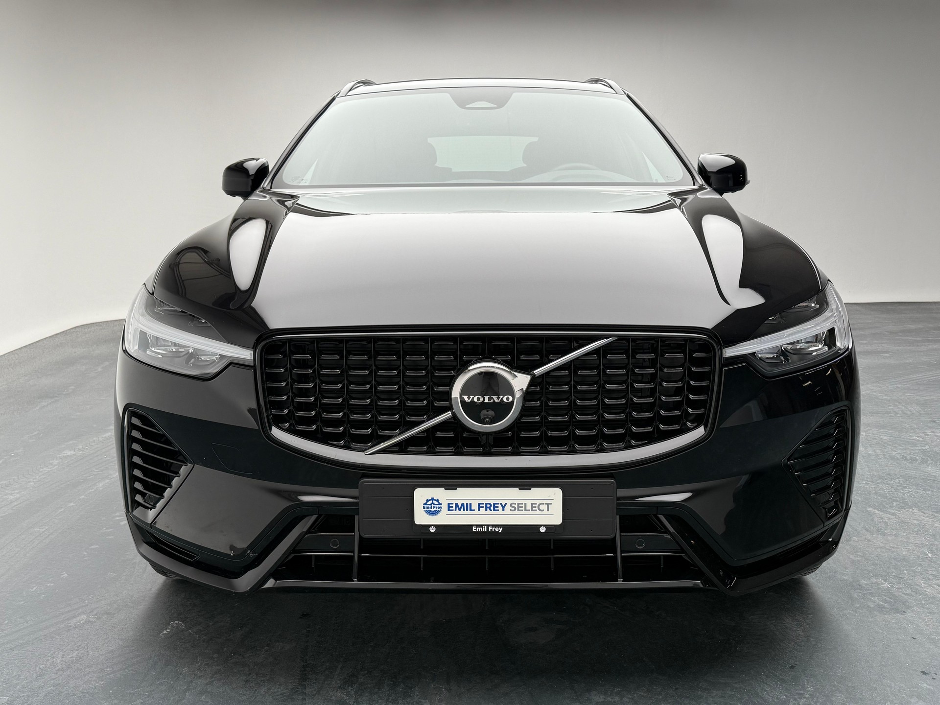 VOLVO XC60 2.0 T6 TE Plus Dark eAWD-showroom-element-1
