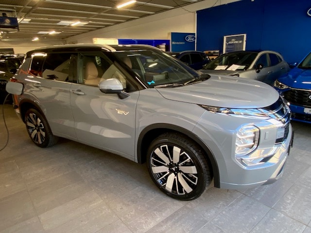 MITSUBISHI Outlander 2.4 PHEV Instyle+ 4WD Automatic-image-10