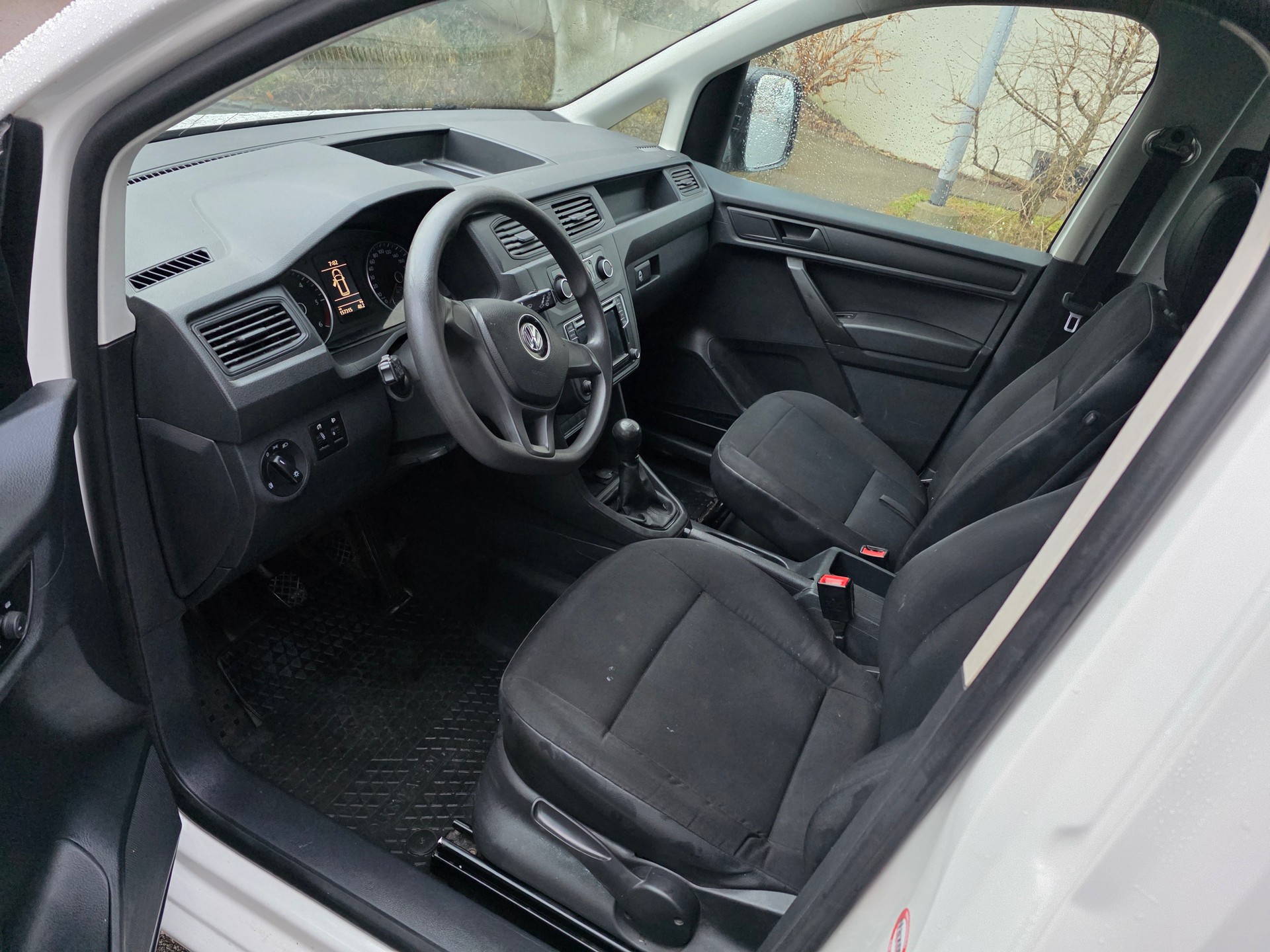 VW Caddy Maxi 2.0TDI BlueMotion Technology-image-7