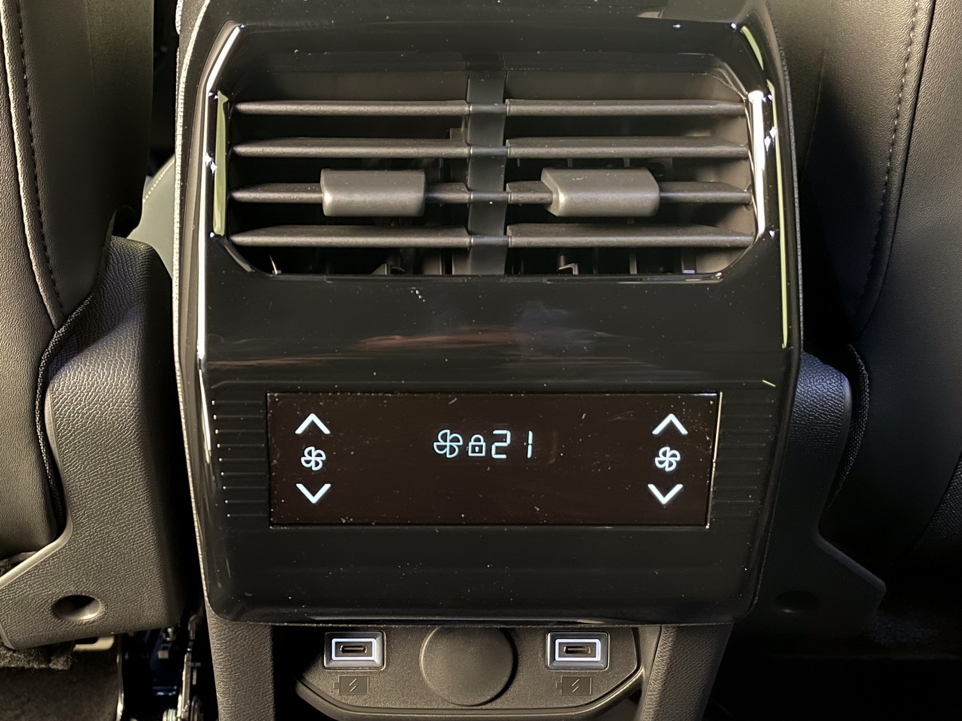 PEUGEOT 5008 1.2 Hybrid Allure Premium-image-30