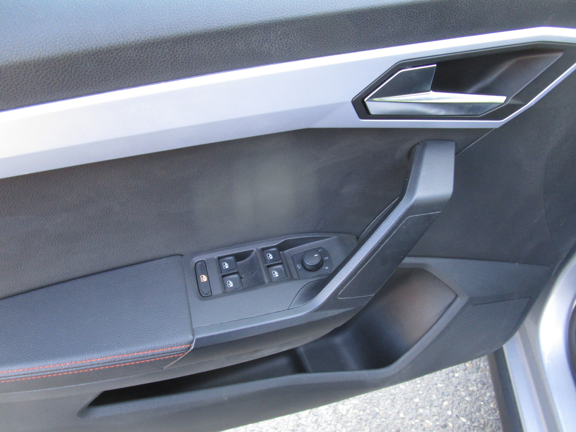 SEAT Arona 1.5 Eco TSI FR Limited Edition DSG-image-8