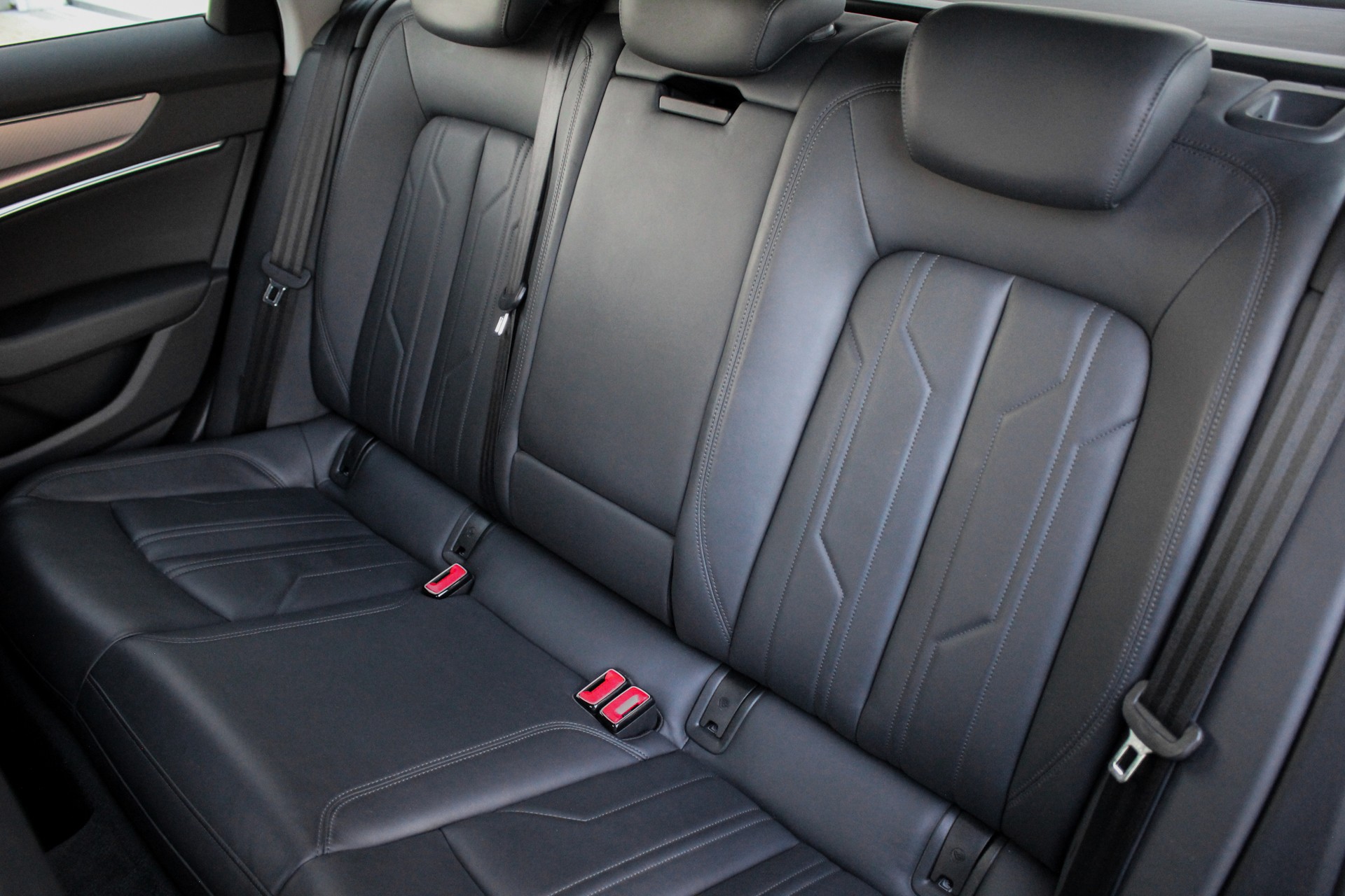 AUDI A6 Avant 45 TDI Sport quattro tiptronic-image-16