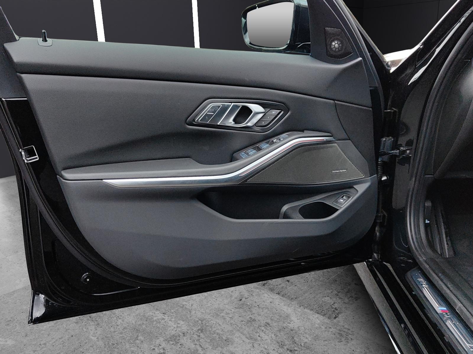 BMW 320d xDrive-image-14