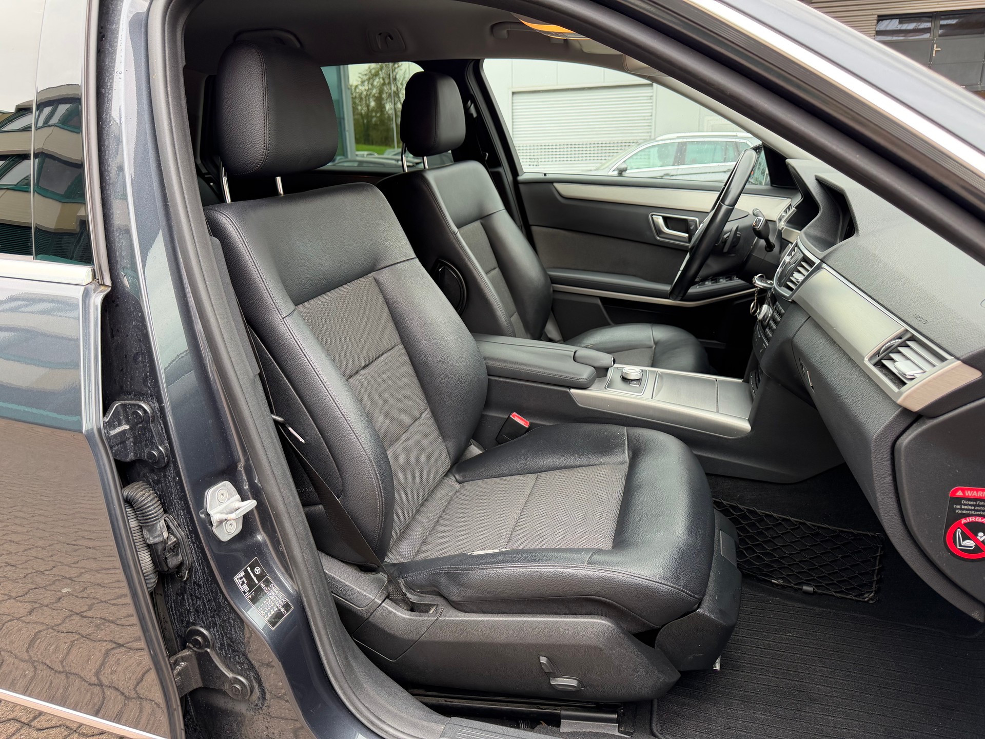 MERCEDES-BENZ E 250 CDI BlueEff. Avantgarde 4Matic 7G-Tronic-image-12