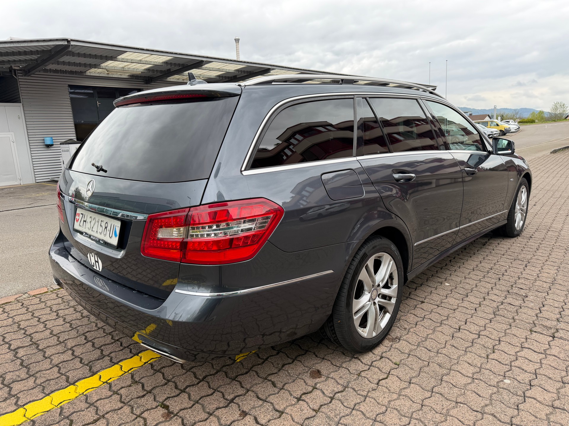 MERCEDES-BENZ E 250 CDI BlueEff. Avantgarde 4Matic 7G-Tronic-image-5