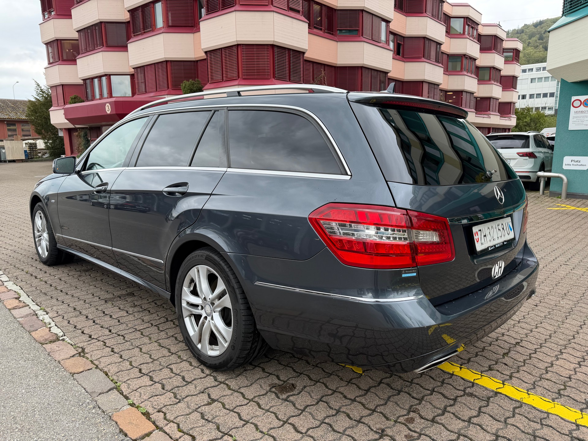 MERCEDES-BENZ E 250 CDI BlueEff. Avantgarde 4Matic 7G-Tronic-image-7