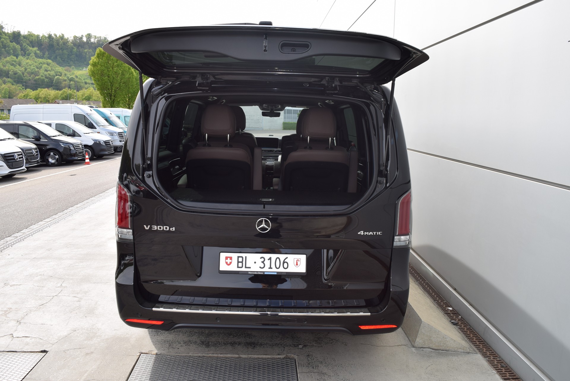 MERCEDES-BENZ V 300 d EXCLUSIVE Swiss Edition-image-5