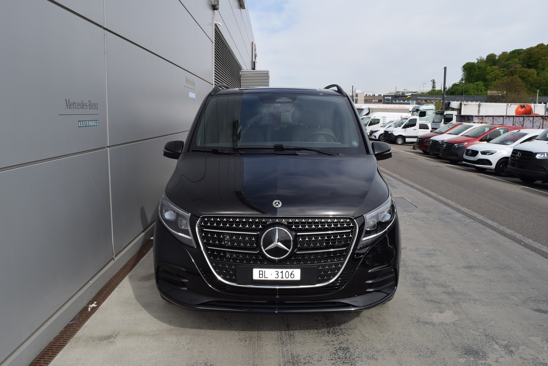 MERCEDES-BENZ V 300 d EXCLUSIVE Swiss Edition-showroom-element-1