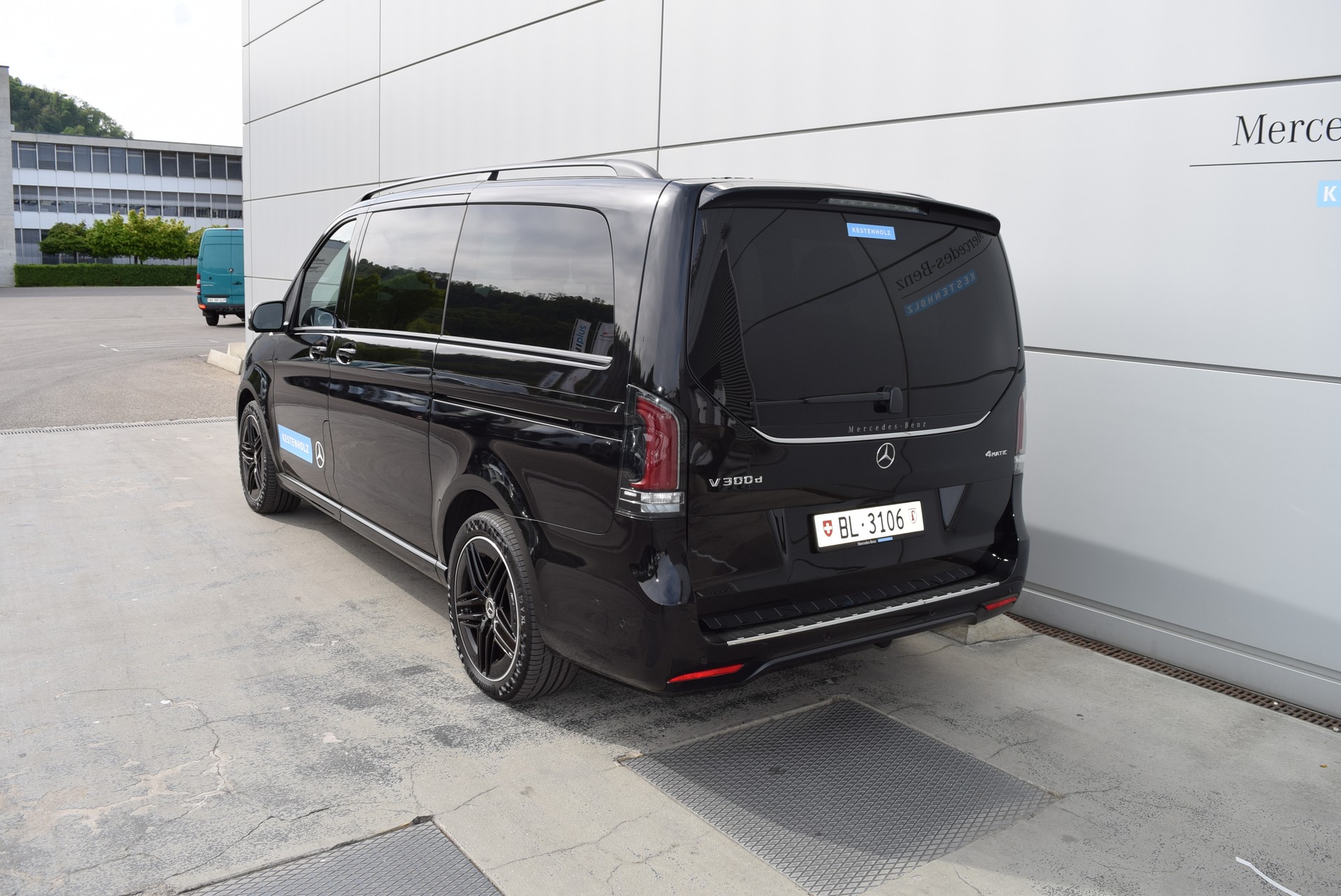 MERCEDES-BENZ V 300 d EXCLUSIVE Swiss Edition-showroom-element-3