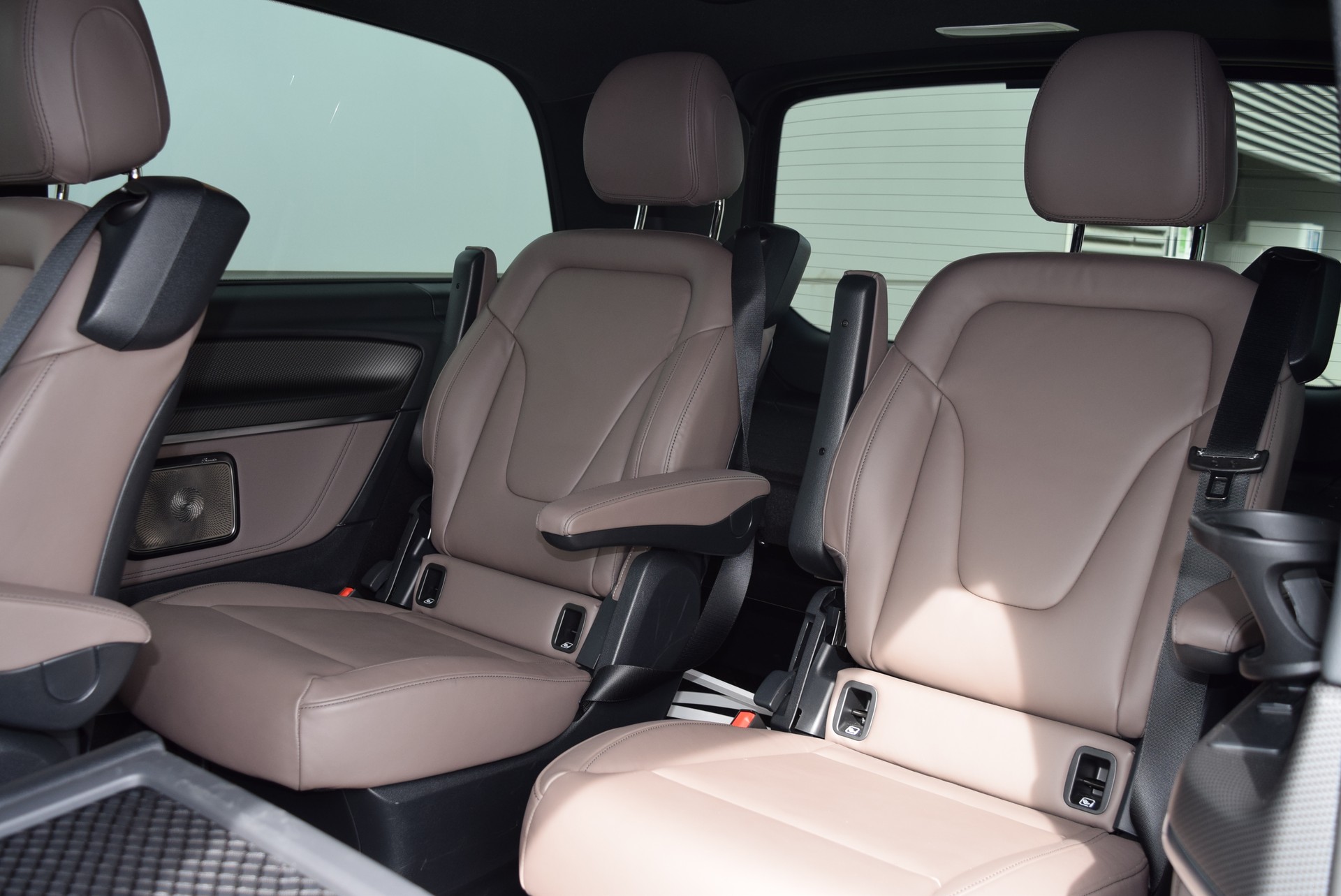 MERCEDES-BENZ V 300 d EXCLUSIVE Swiss Edition-image-8