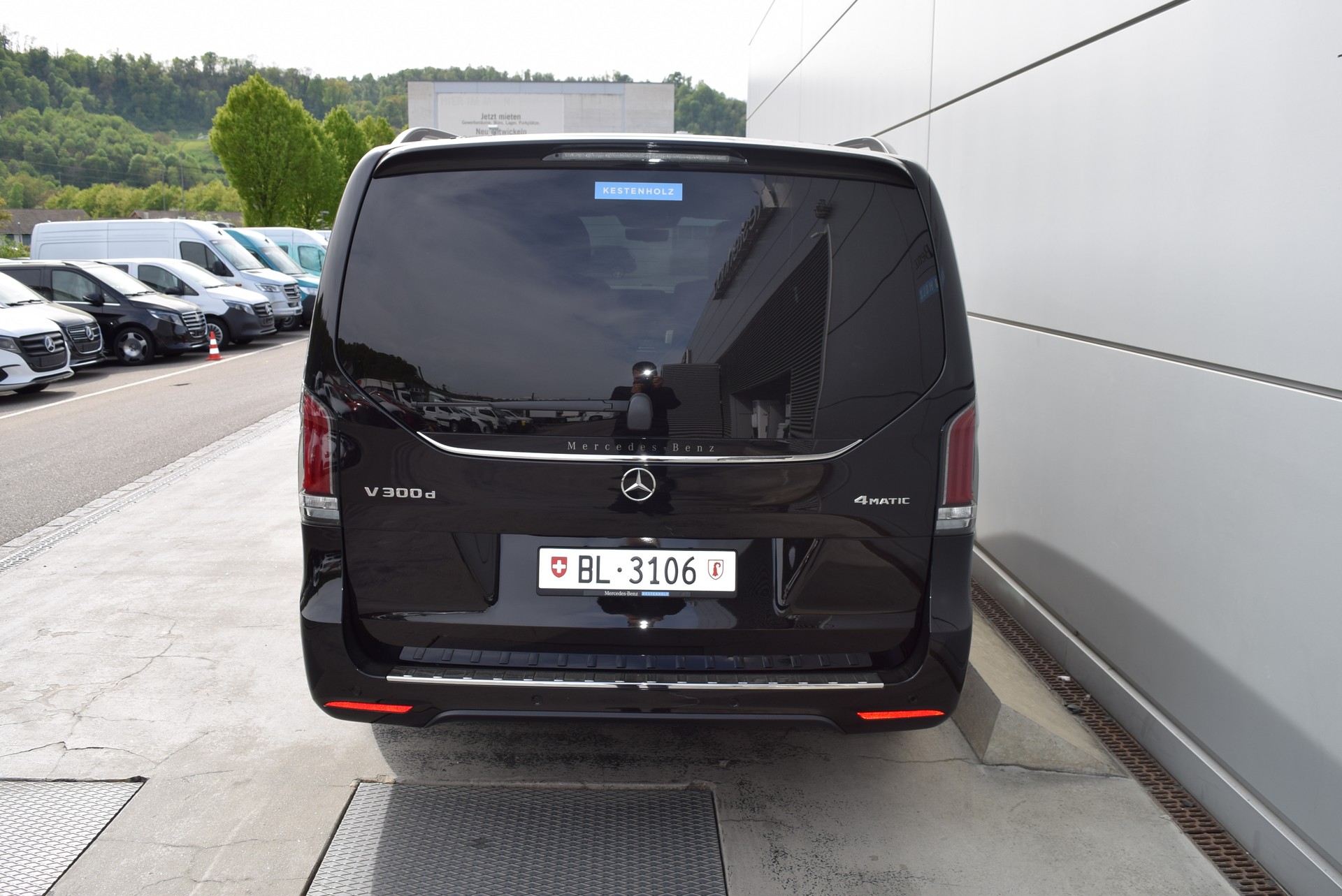 MERCEDES-BENZ V 300 d EXCLUSIVE Swiss Edition-image-4
