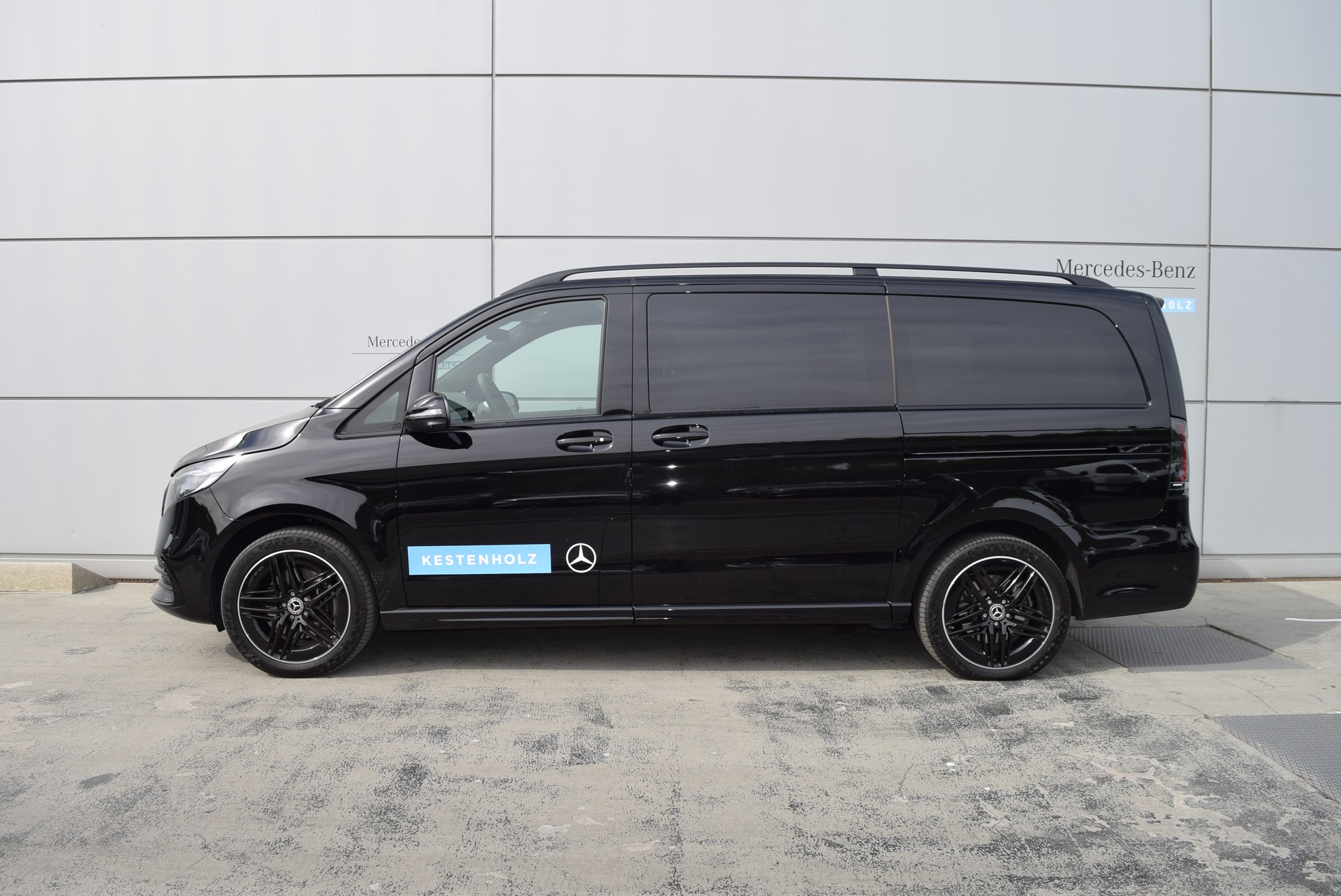 MERCEDES-BENZ V 300 d EXCLUSIVE Swiss Edition-showroom-element-2