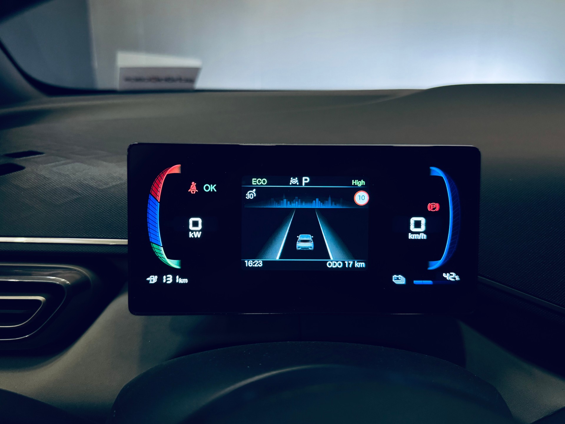 BYD Dolphin Surf 43 kWh Comfort-image-18