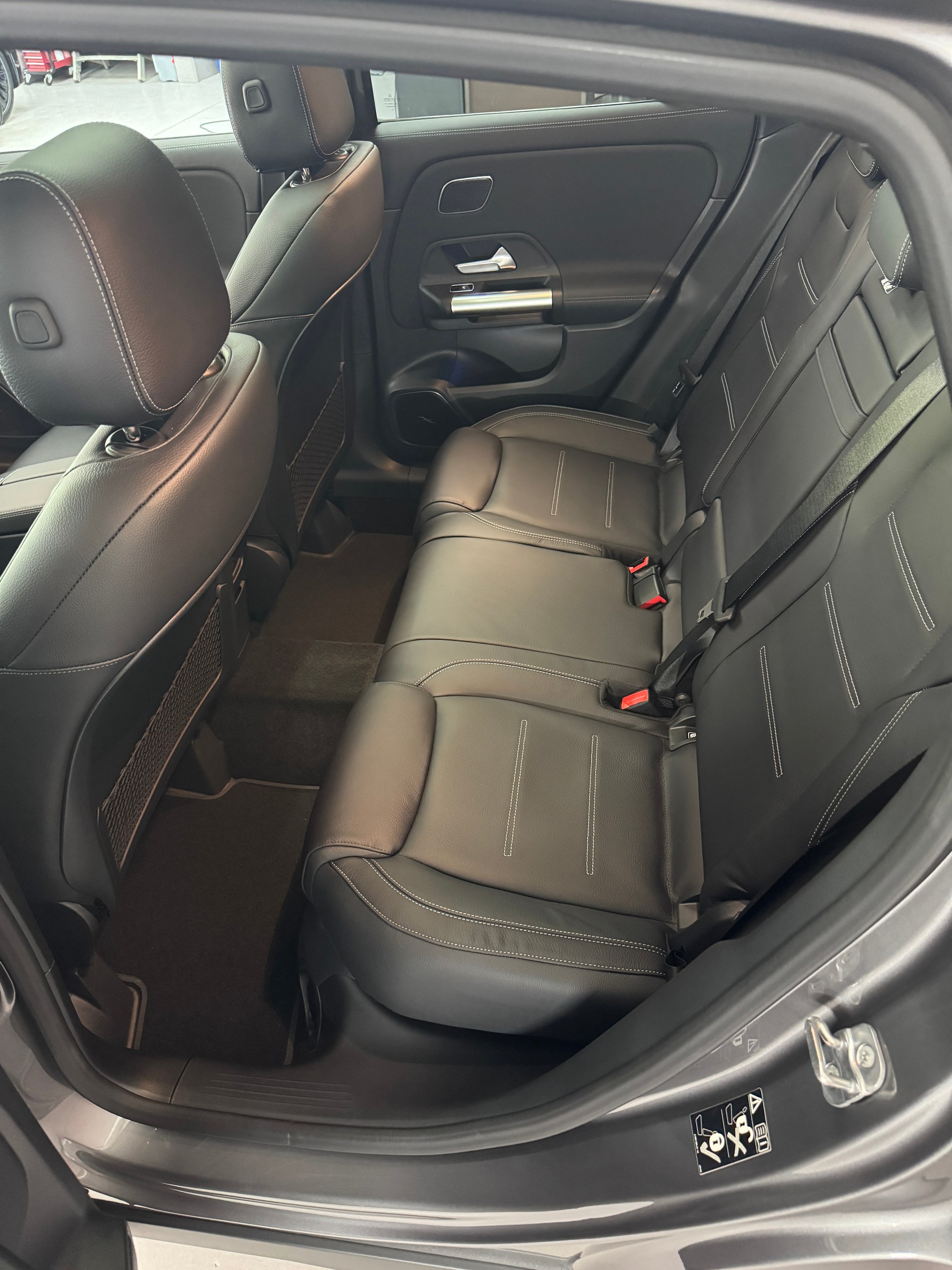 MERCEDES-BENZ GLA 250 4Matic Swiss Star-image-15