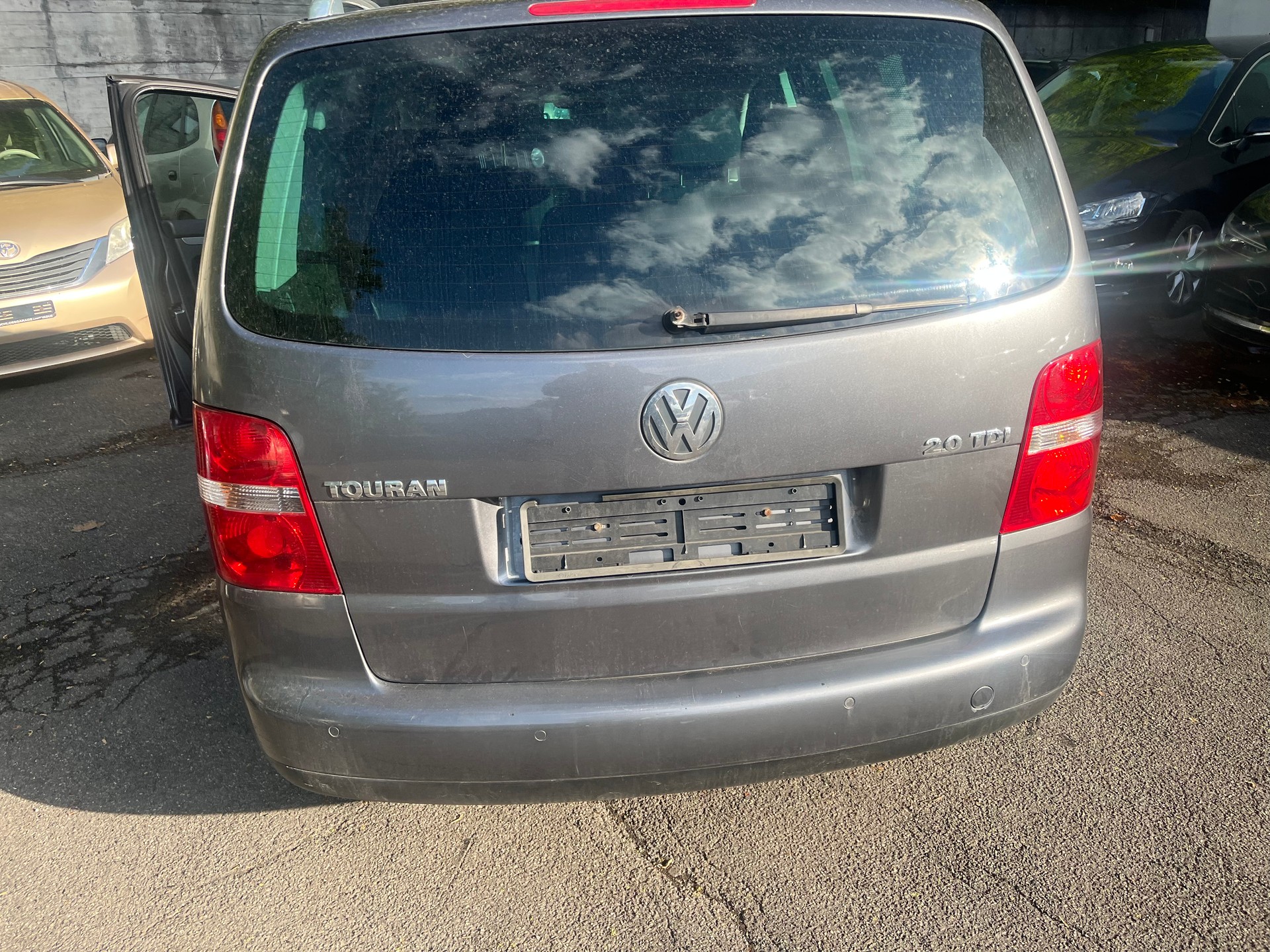 VW Touran 2.0 TDI Highline-image-8