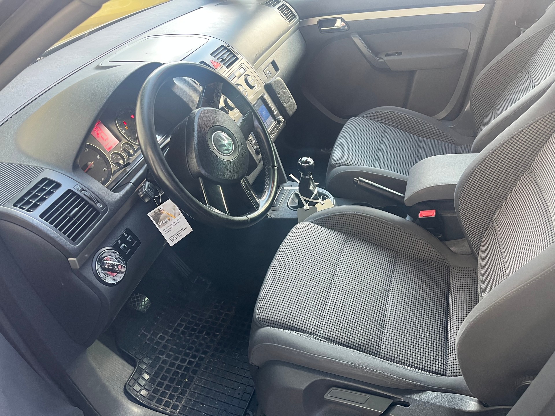 VW Touran 2.0 TDI Highline-image-13