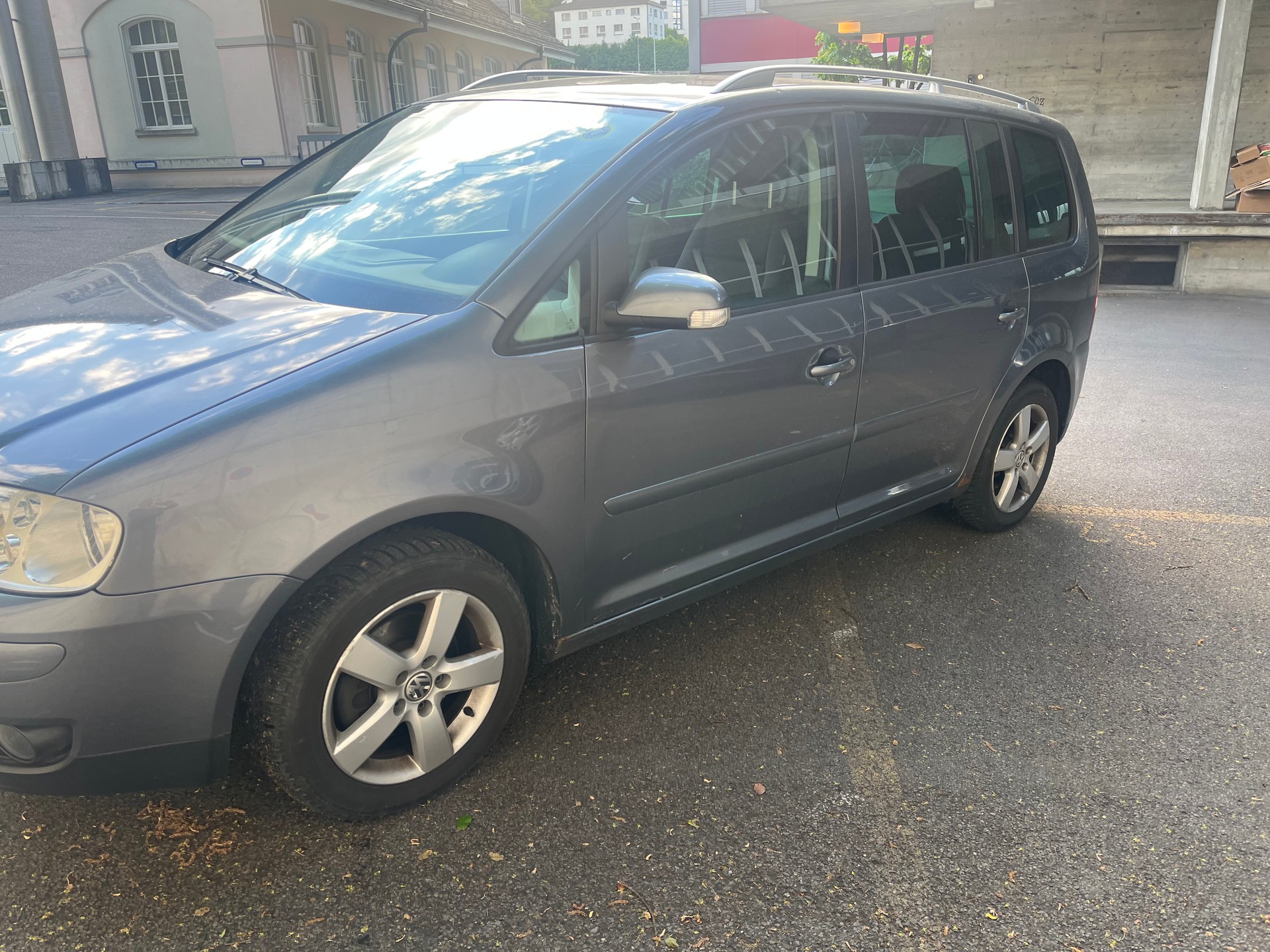 VW Touran 2.0 TDI Highline-image-2
