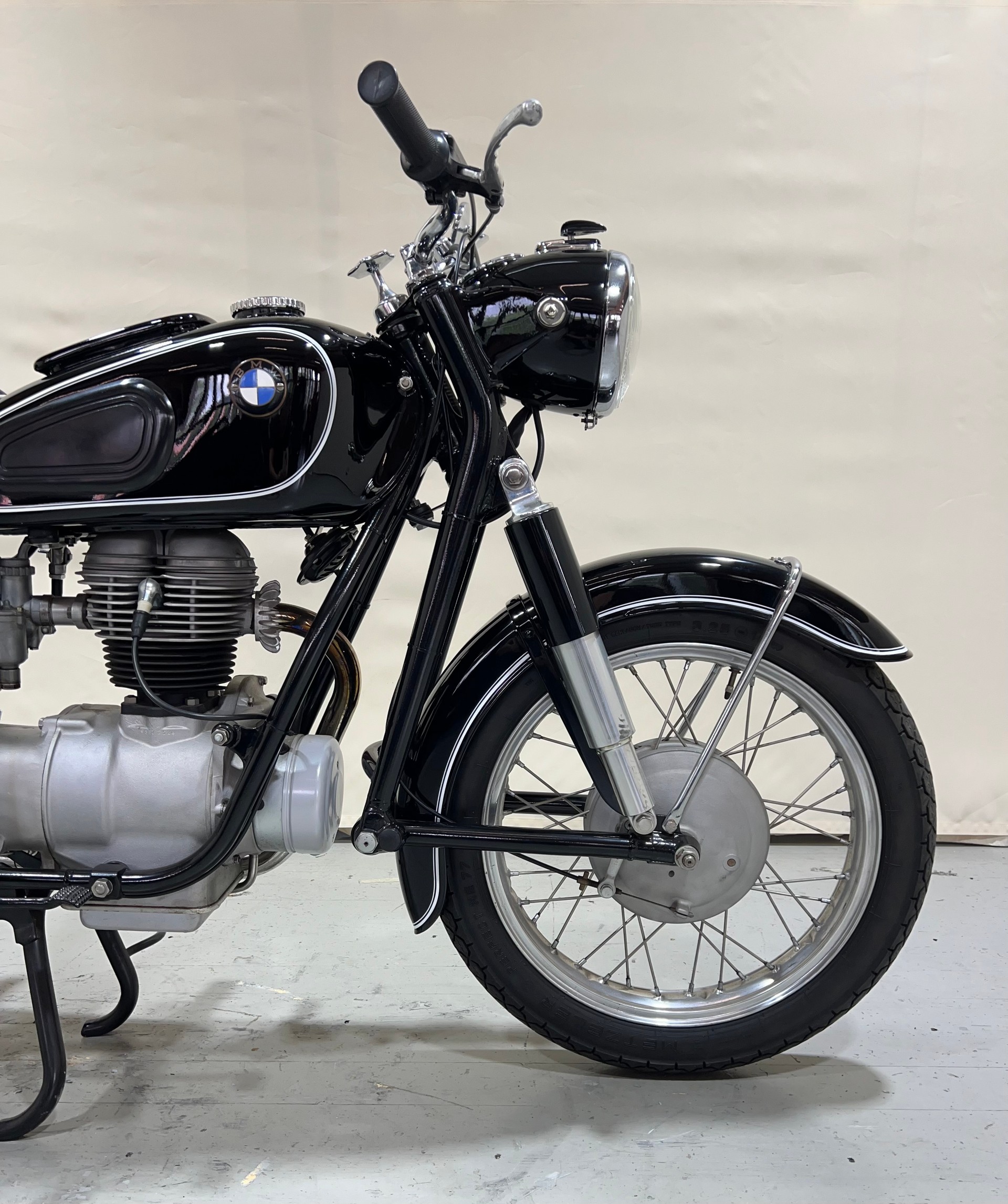 BMW R26 - VETERAN-image-1