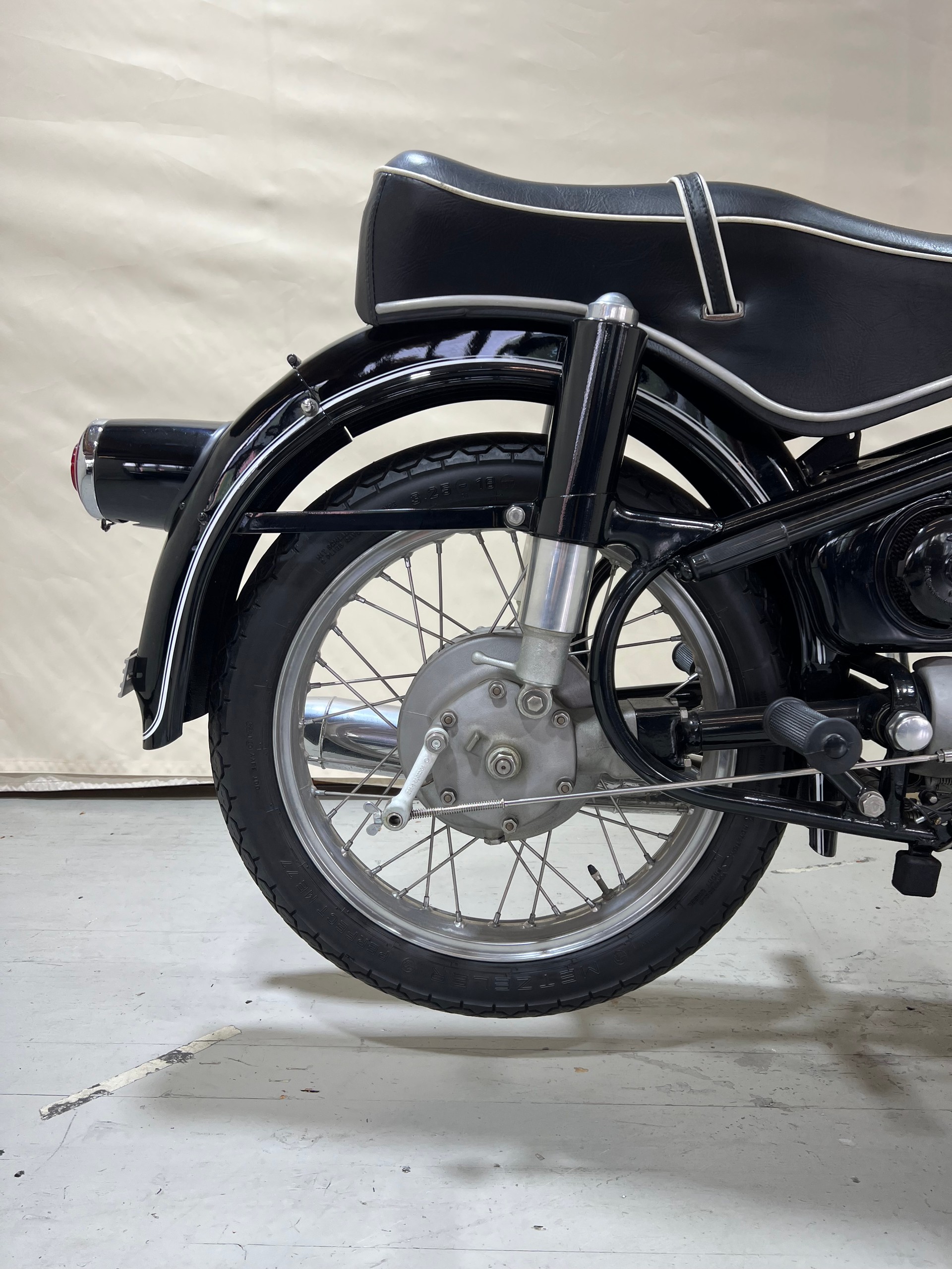 BMW R26 - VETERAN-image-3
