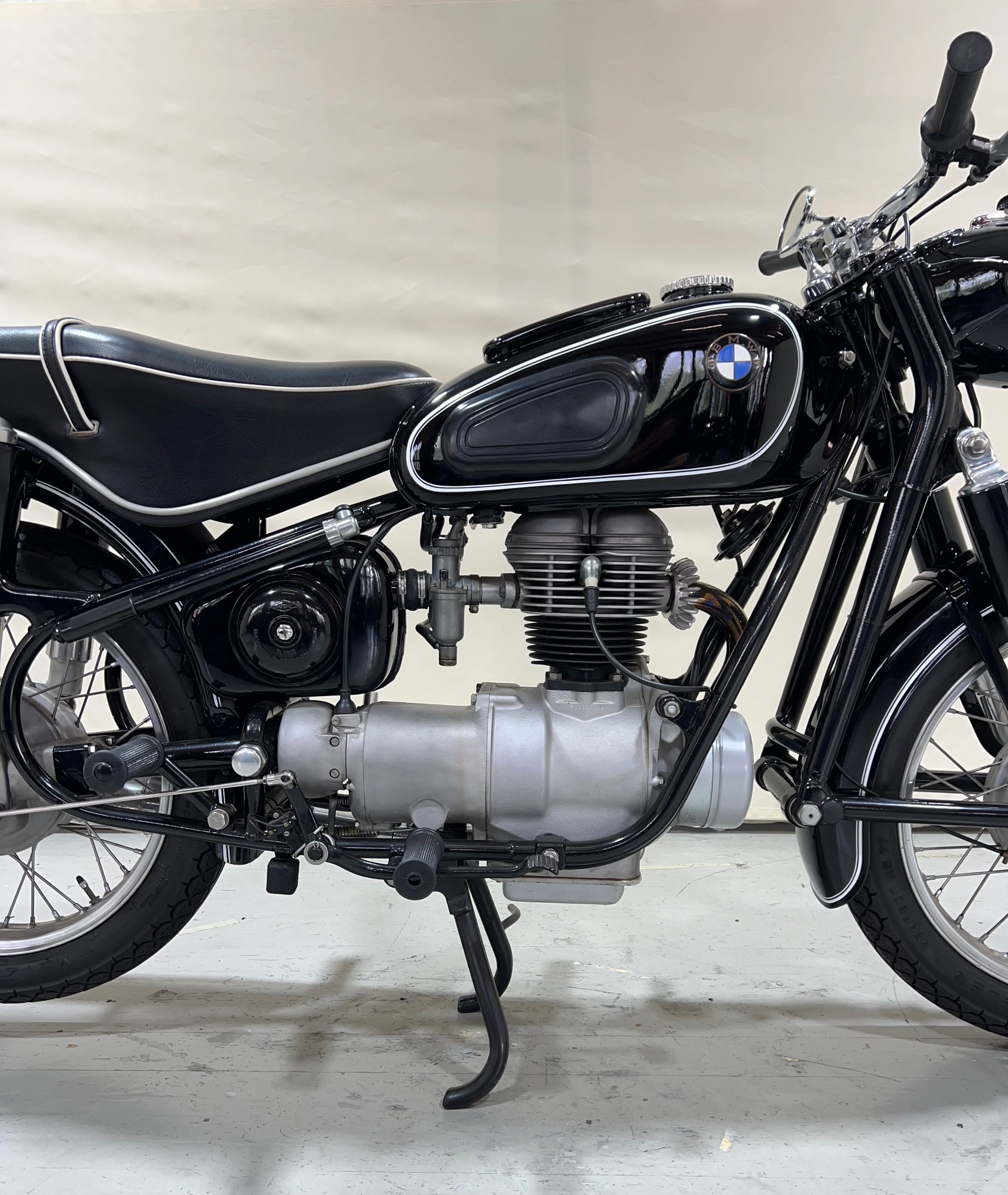 BMW R26 - VETERAN-image-2