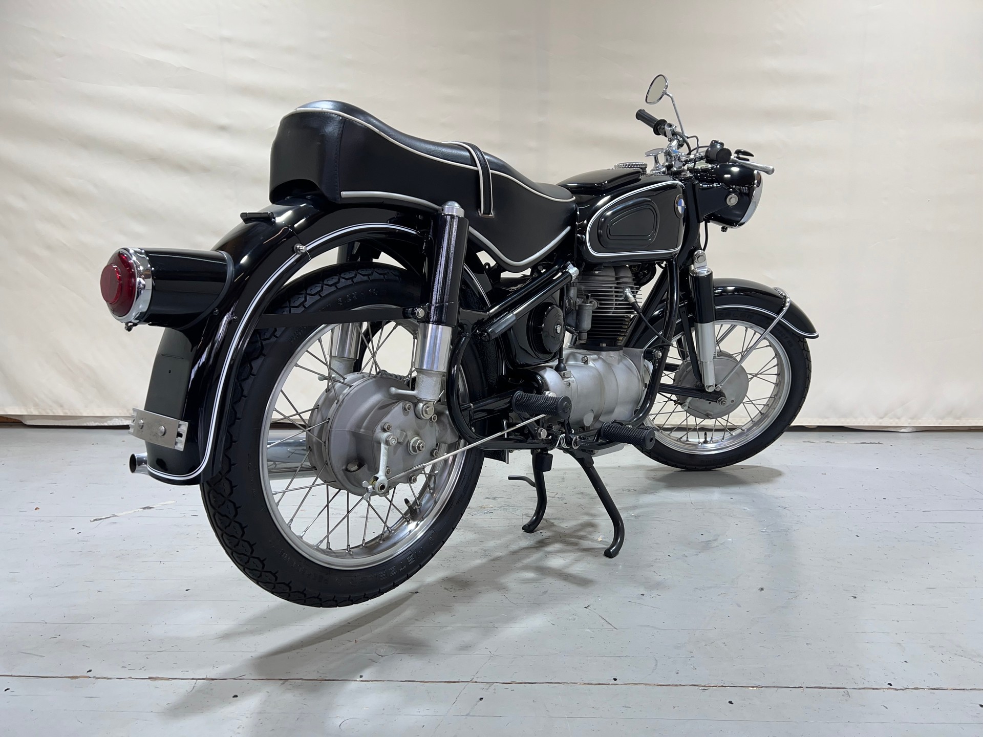 BMW R26 - VETERAN-image-11