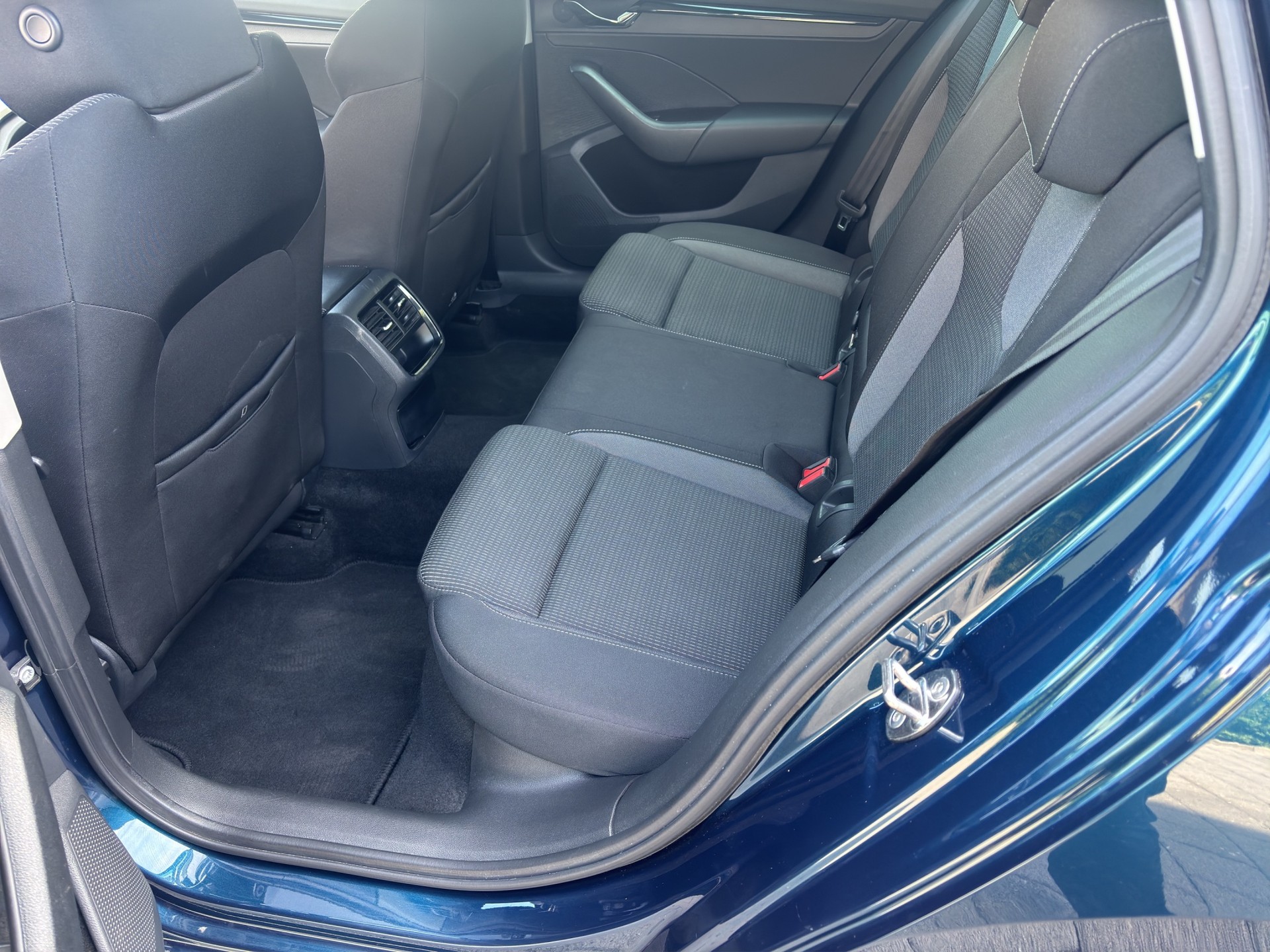 SKODA Octavia Combi 1.0 TSI mHEV DSG Ambition-image-12