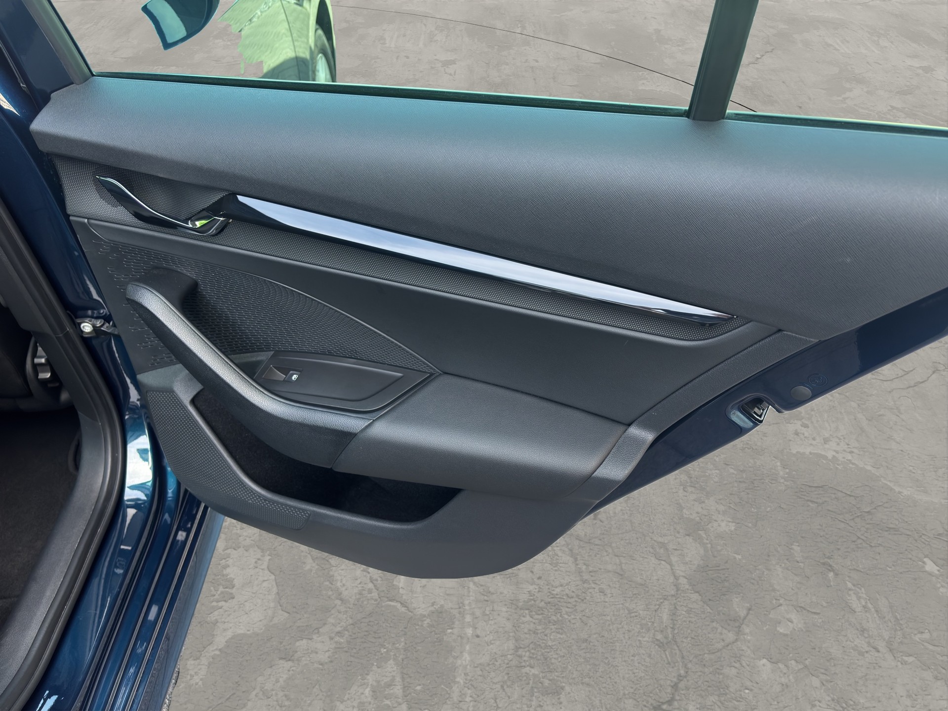 SKODA Octavia Combi 1.0 TSI mHEV DSG Ambition-image-18