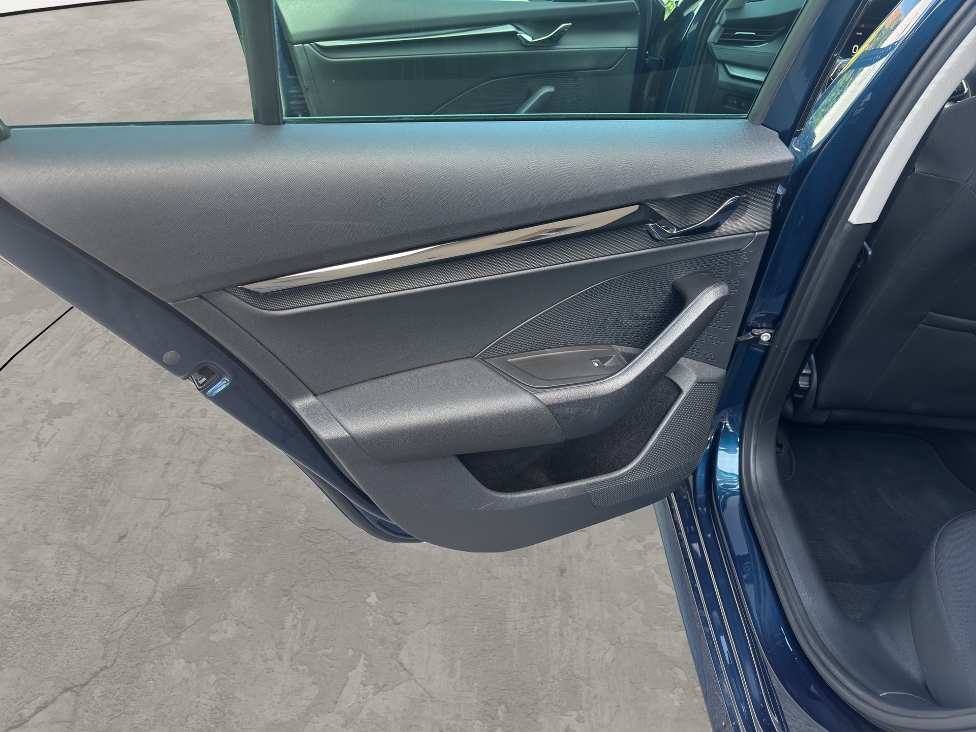 SKODA Octavia Combi 1.0 TSI mHEV DSG Ambition-image-19