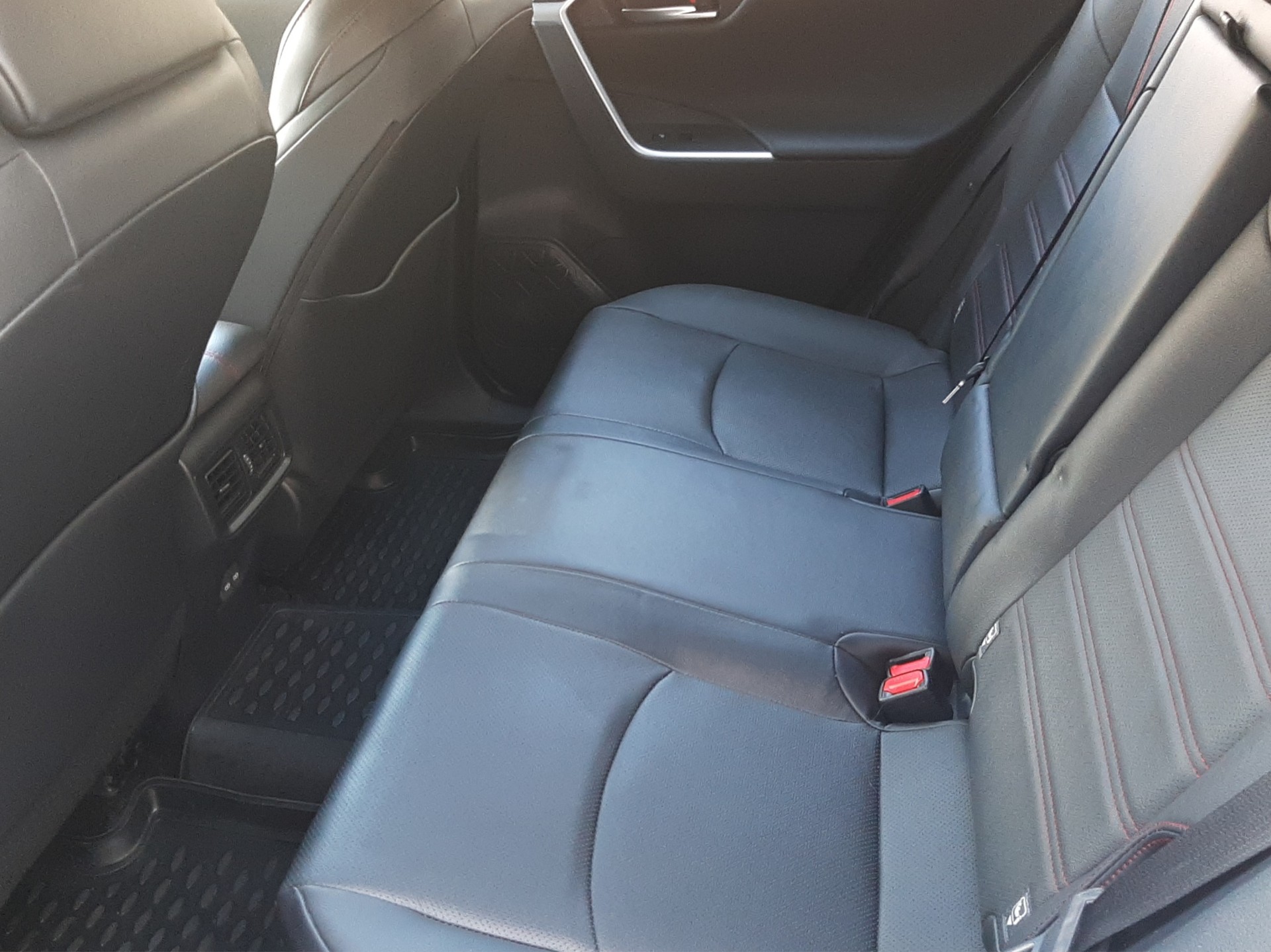 TOYOTA RAV4 2.5 Plug-In-Hybrid Platinum-image-12