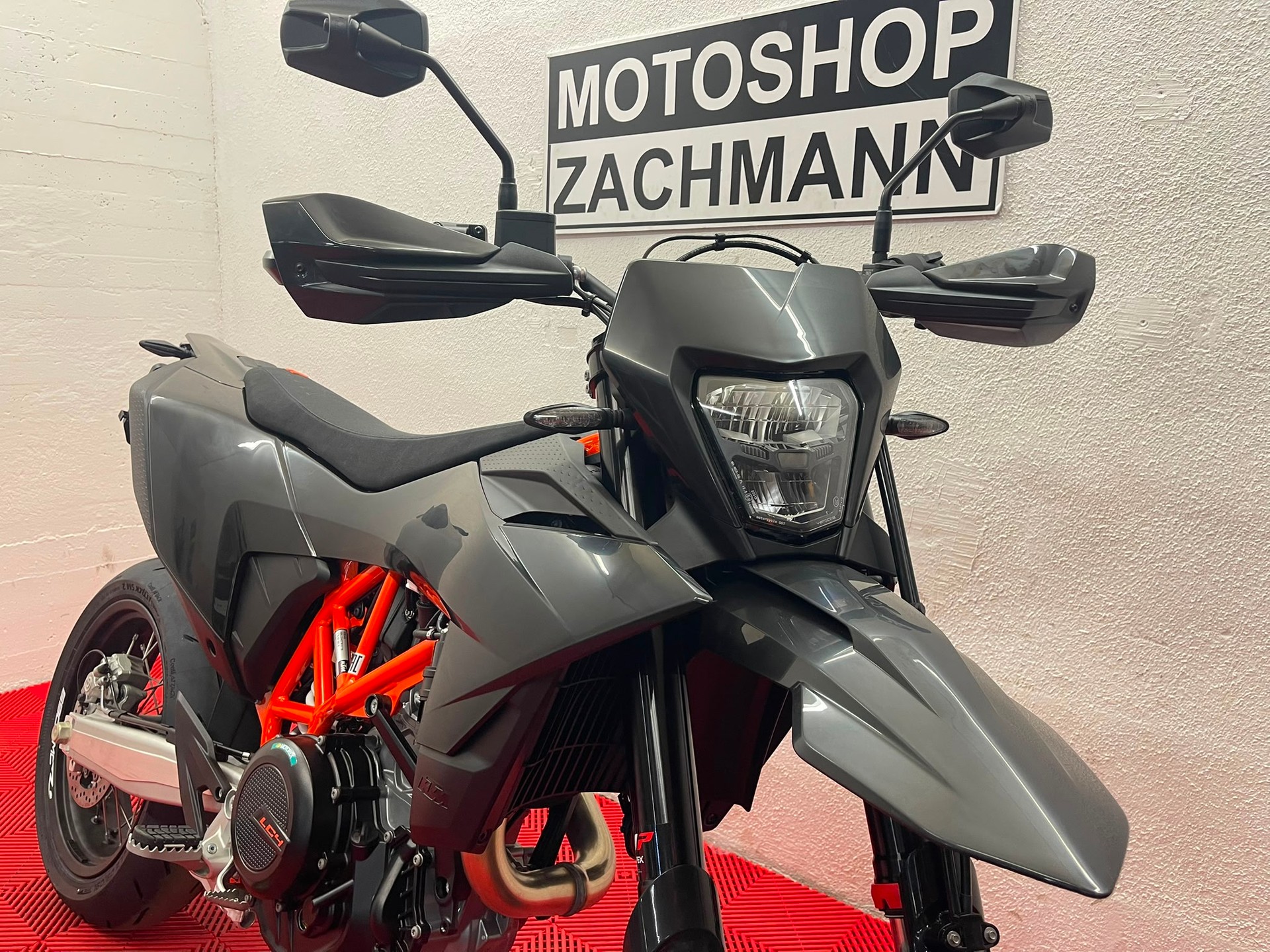 KTM 690 SMC R ABS (35 kW)-image-4