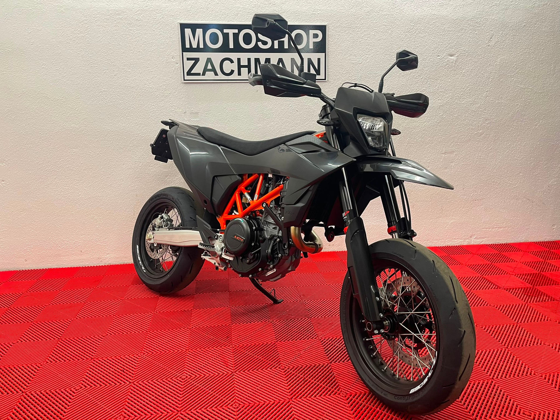 KTM 690 SMC R ABS (35 kW)-image-3
