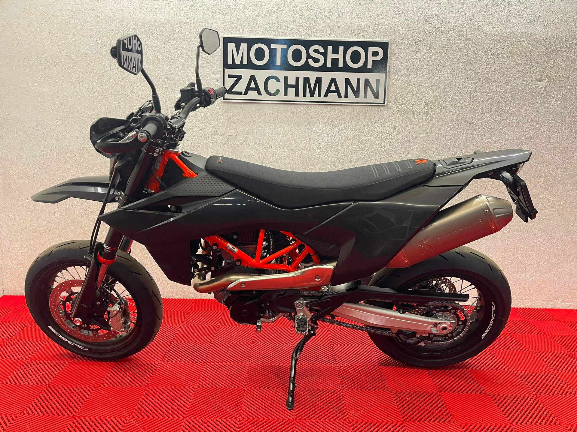KTM 690 SMC R ABS (35 kW)-image-5