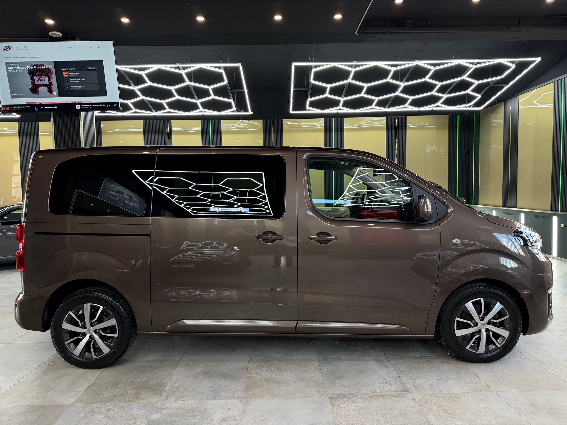 TOYOTA Proace Verso 2.0 D-4D Family L1 Automatic-showroom-element-3