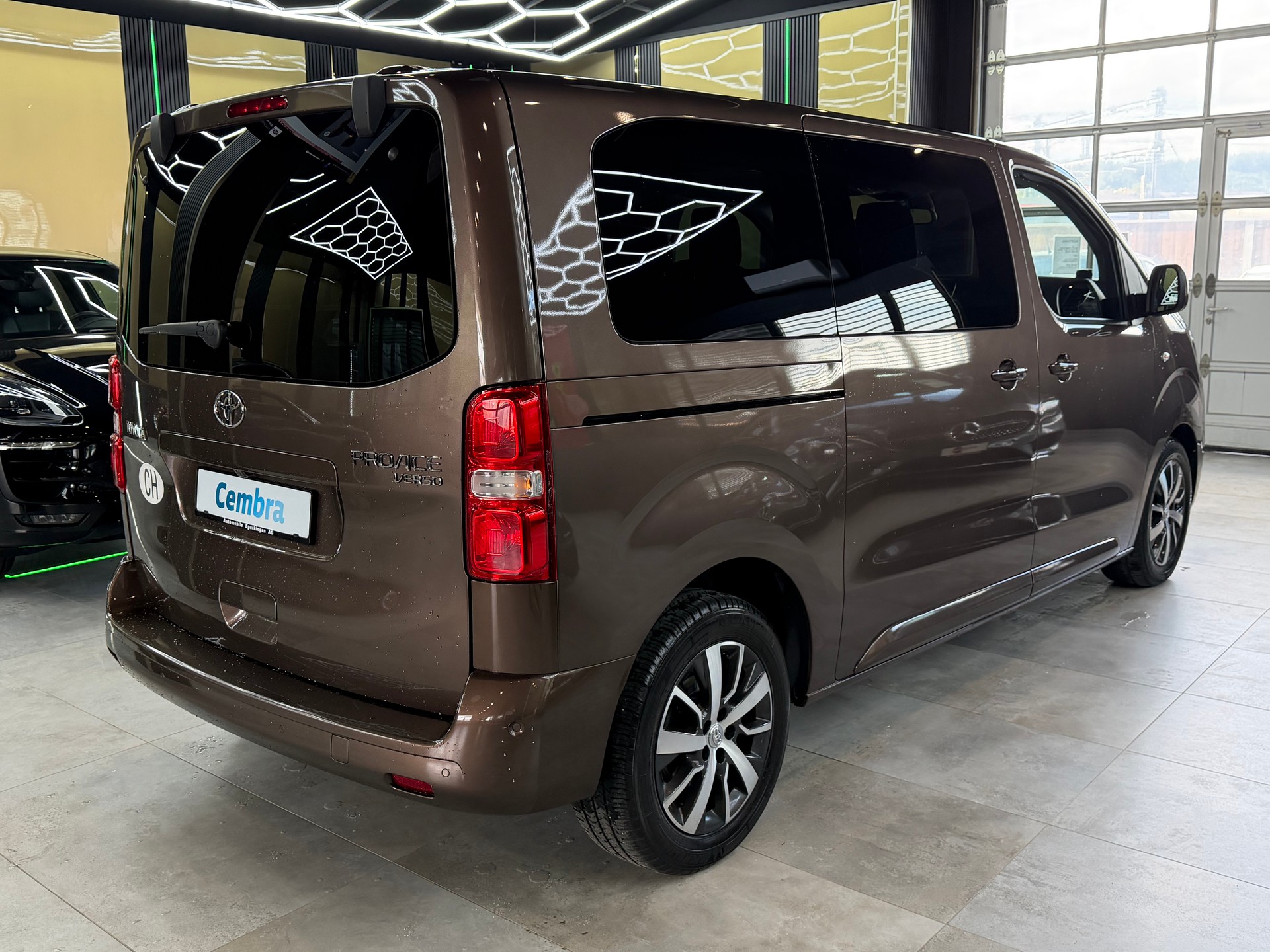 TOYOTA Proace Verso 2.0 D-4D Family L1 Automatic-image-4