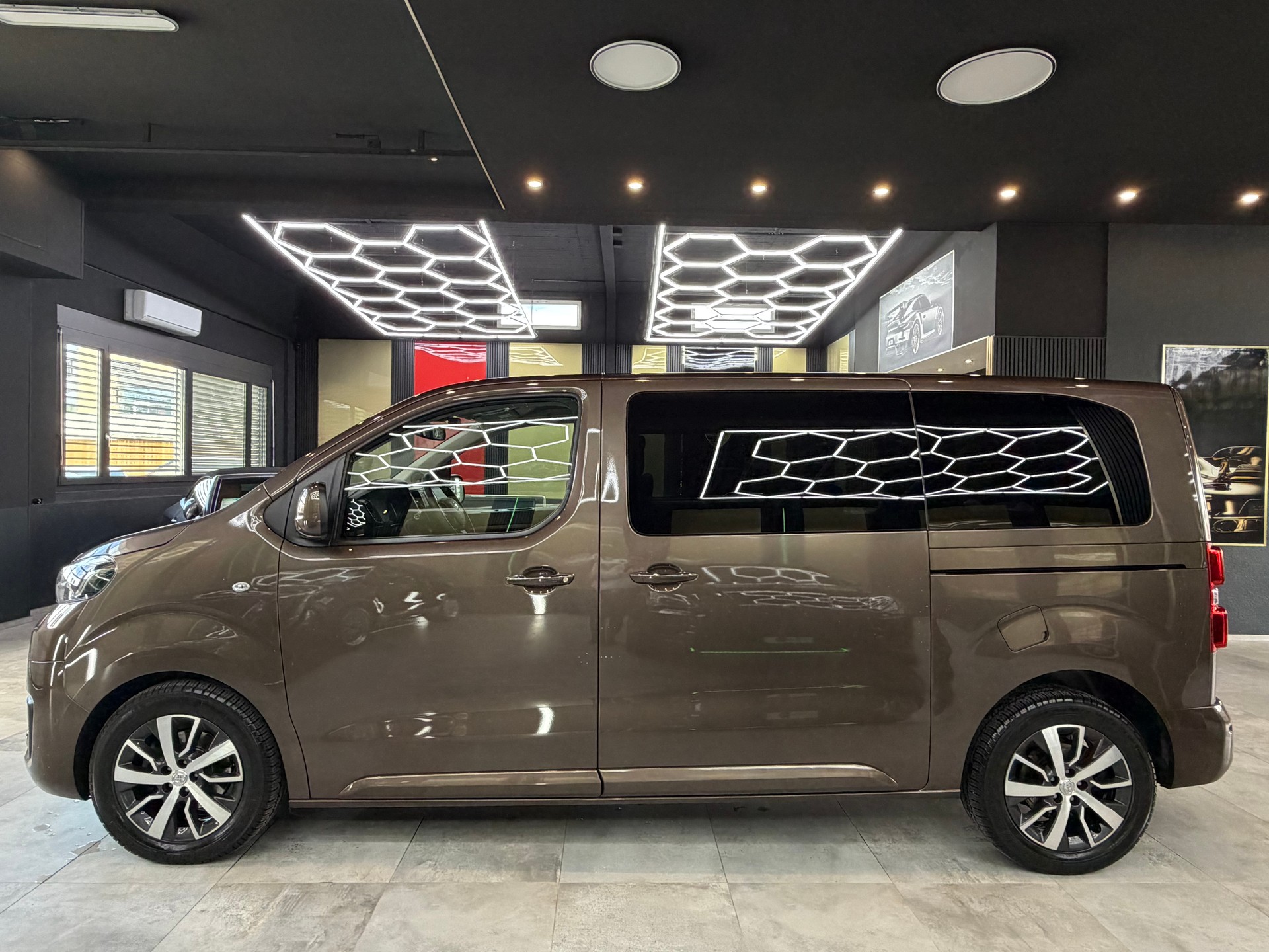 TOYOTA Proace Verso 2.0 D-4D Family L1 Automatic-image-7