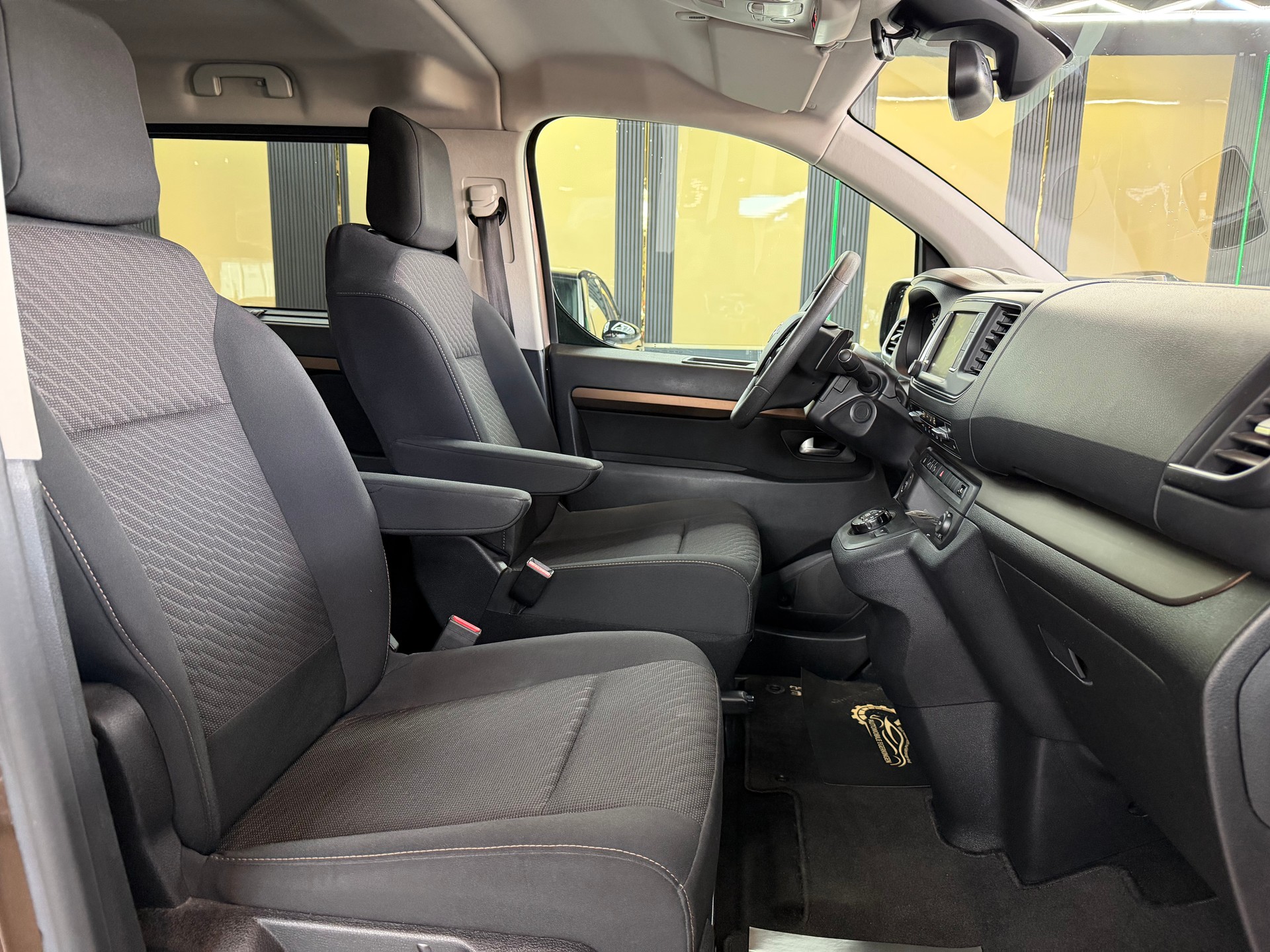TOYOTA Proace Verso 2.0 D-4D Family L1 Automatic-image-11