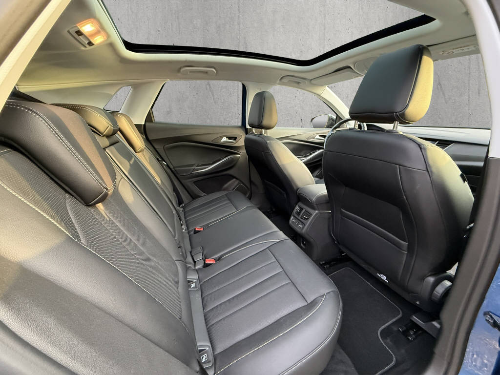 OPEL Grandland X 1.6 T Ultimate-image-11