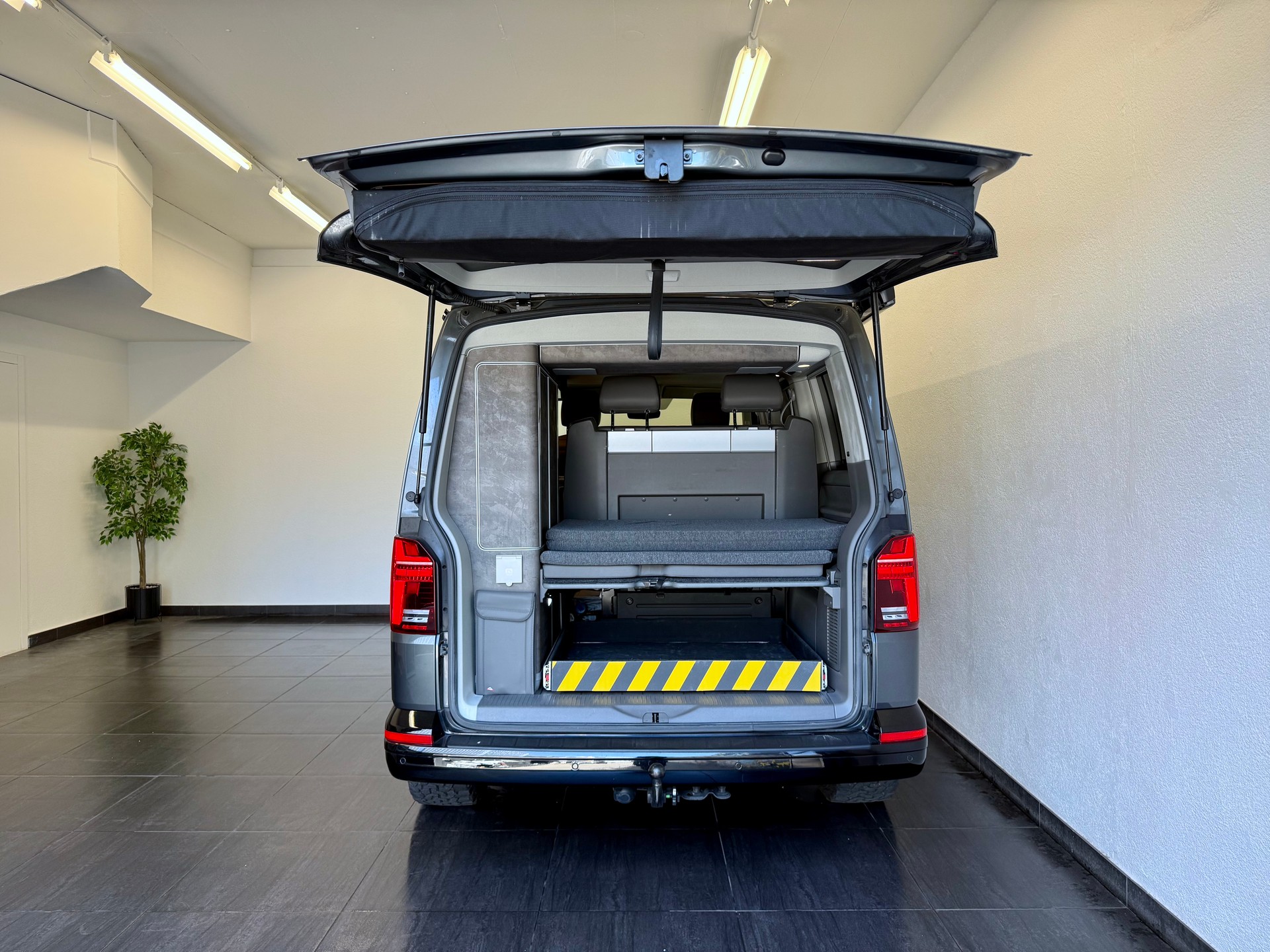 VW T6.1 California 2.0 Bi-TDI Ocean Liberty 4Motion DSG-image-12