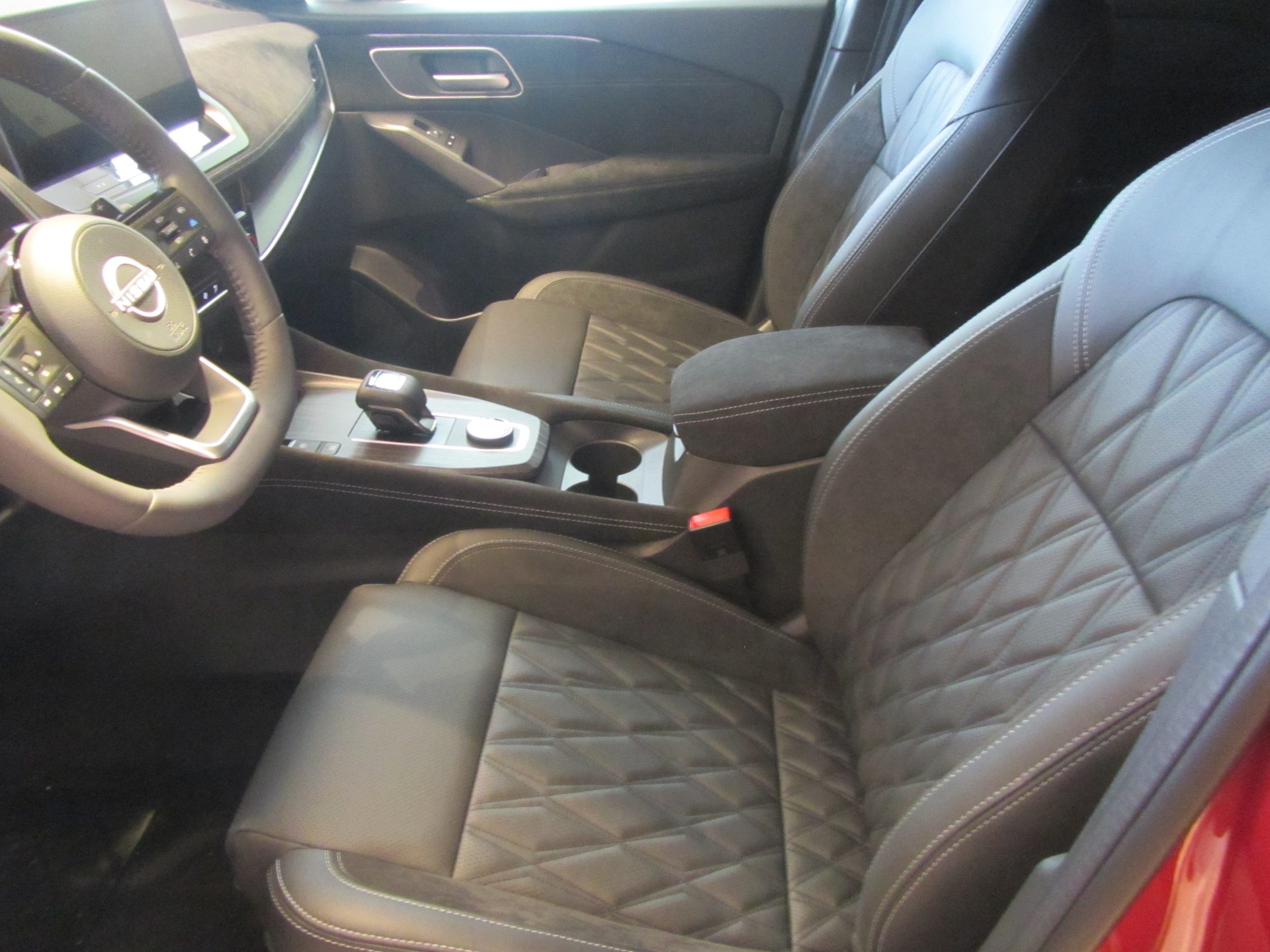 NISSAN Qashqai 1.3 DIG-T MHEV Tekna+ Xtronic 4x4-image-3