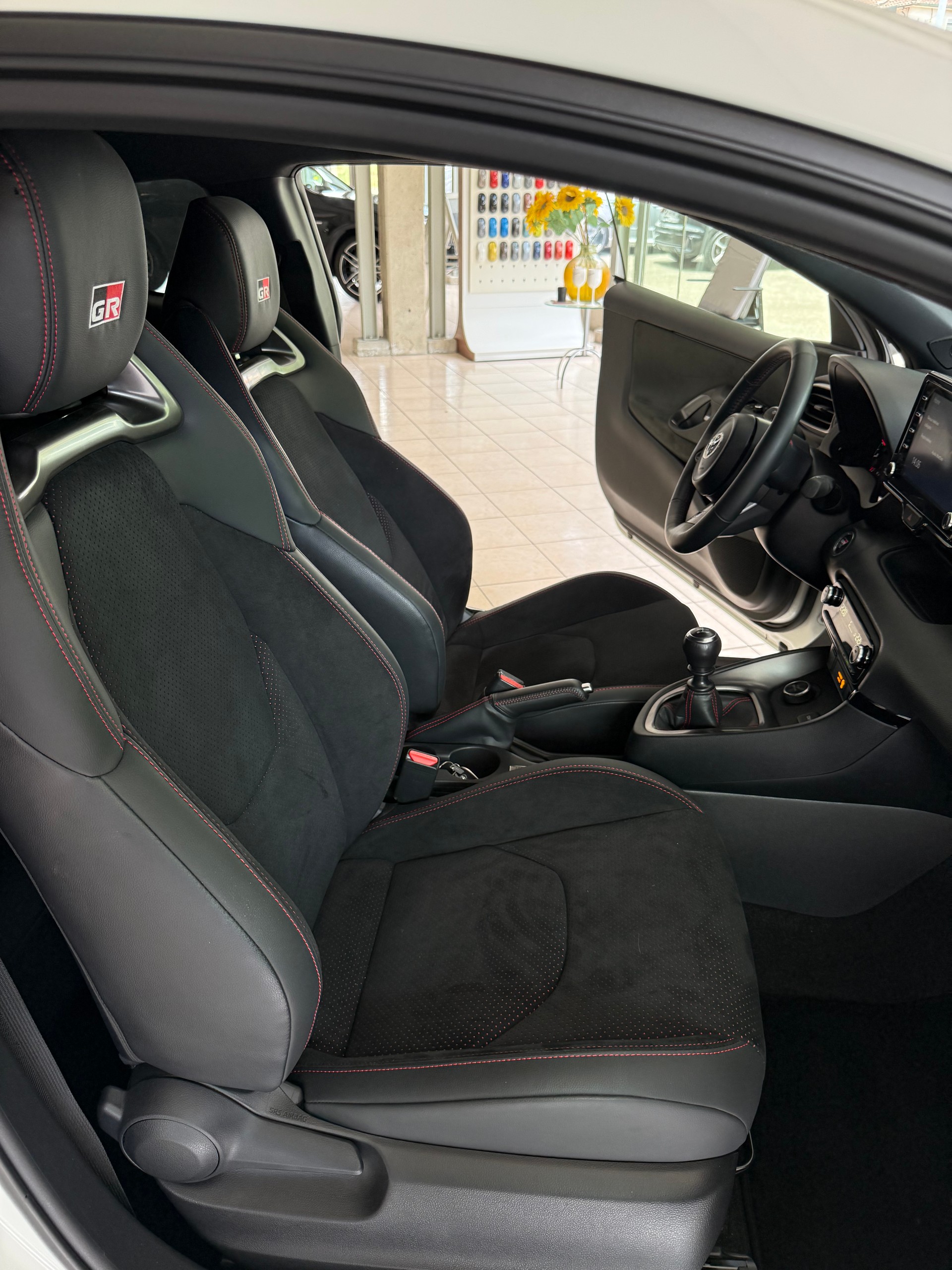 TOYOTA Yaris 1.6 GR Sport-image-12