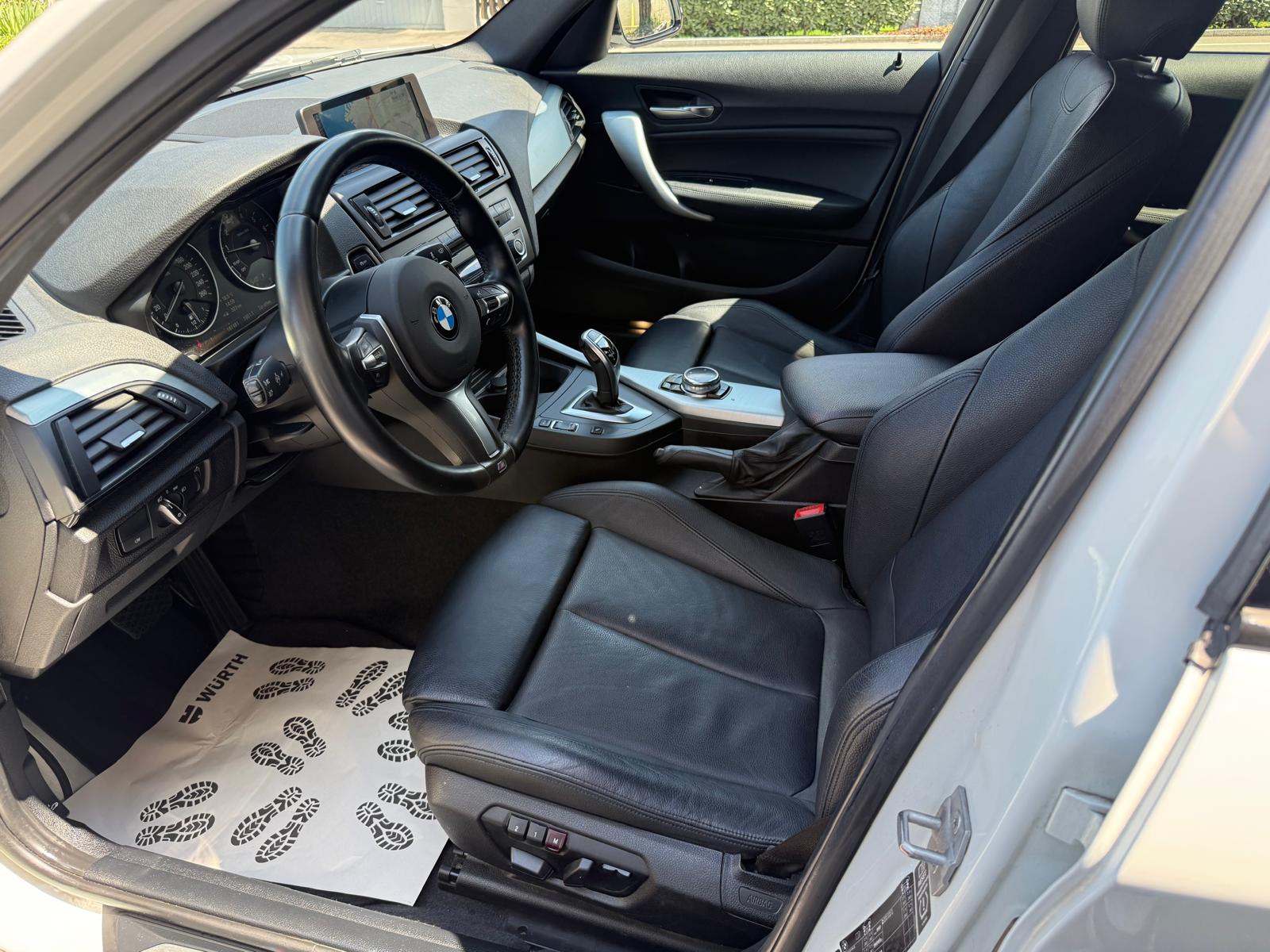 BMW M135i xDrive Steptronic-image-7