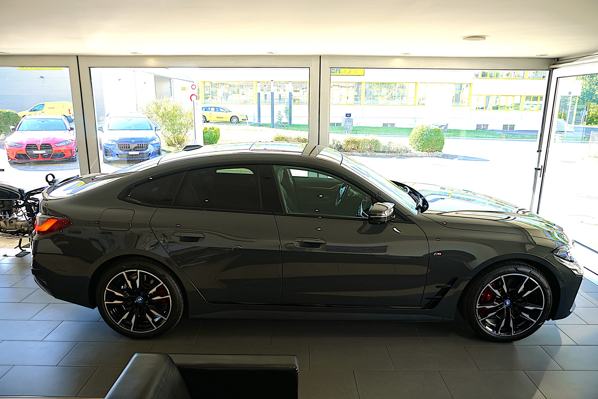 BMW i4 M50 M Sport Pro-showroom-element-3