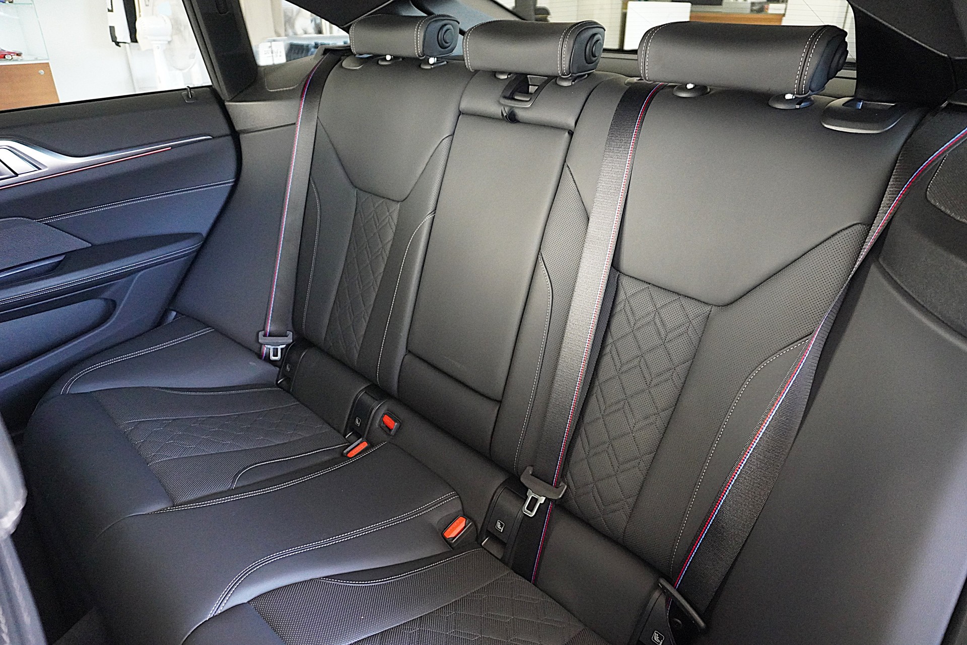 BMW i4 M50 M Sport Pro-image-19